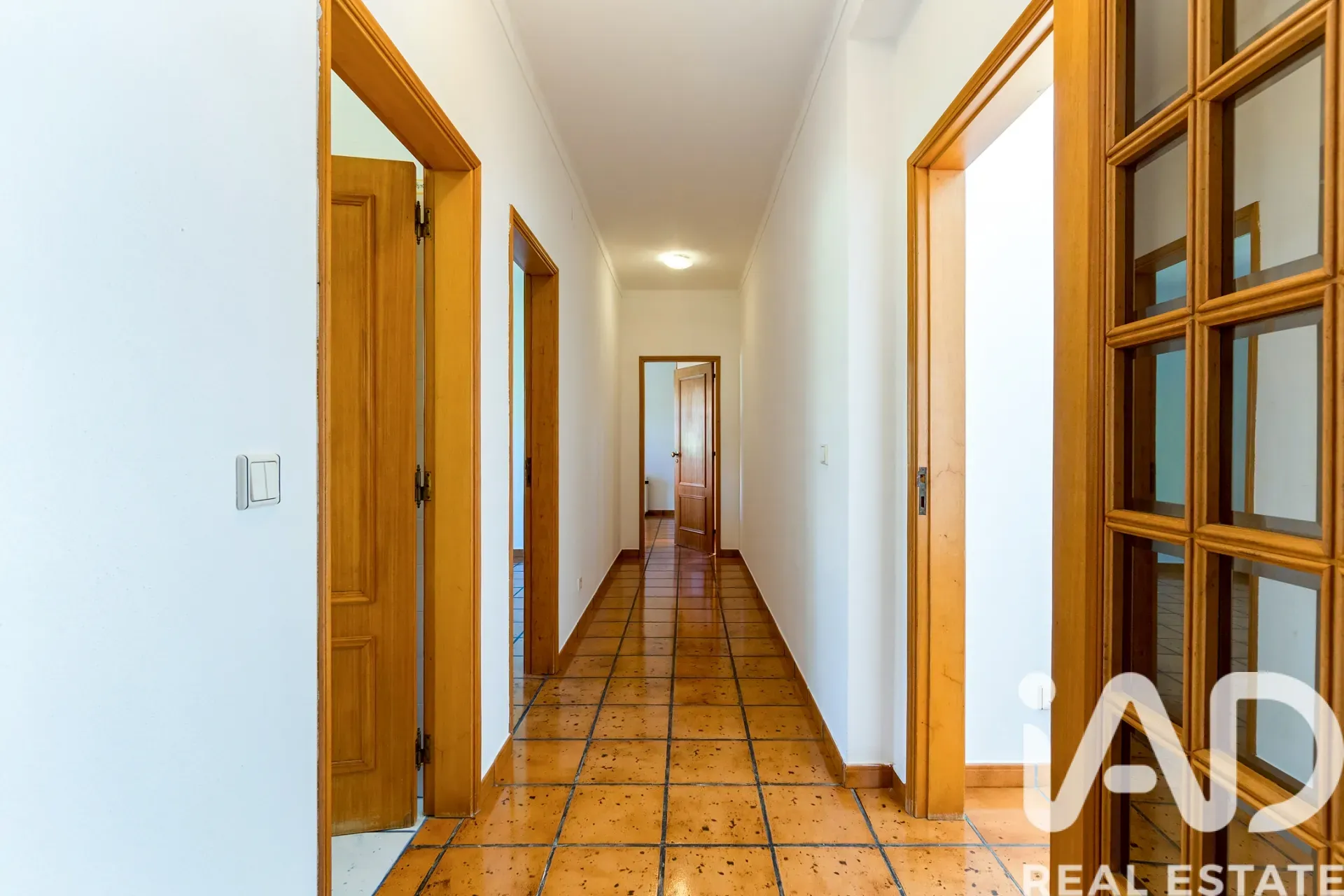 Spacious 3-Bedroom House with Terrace and Parking in Sunny Portimão - View image 27 of 37