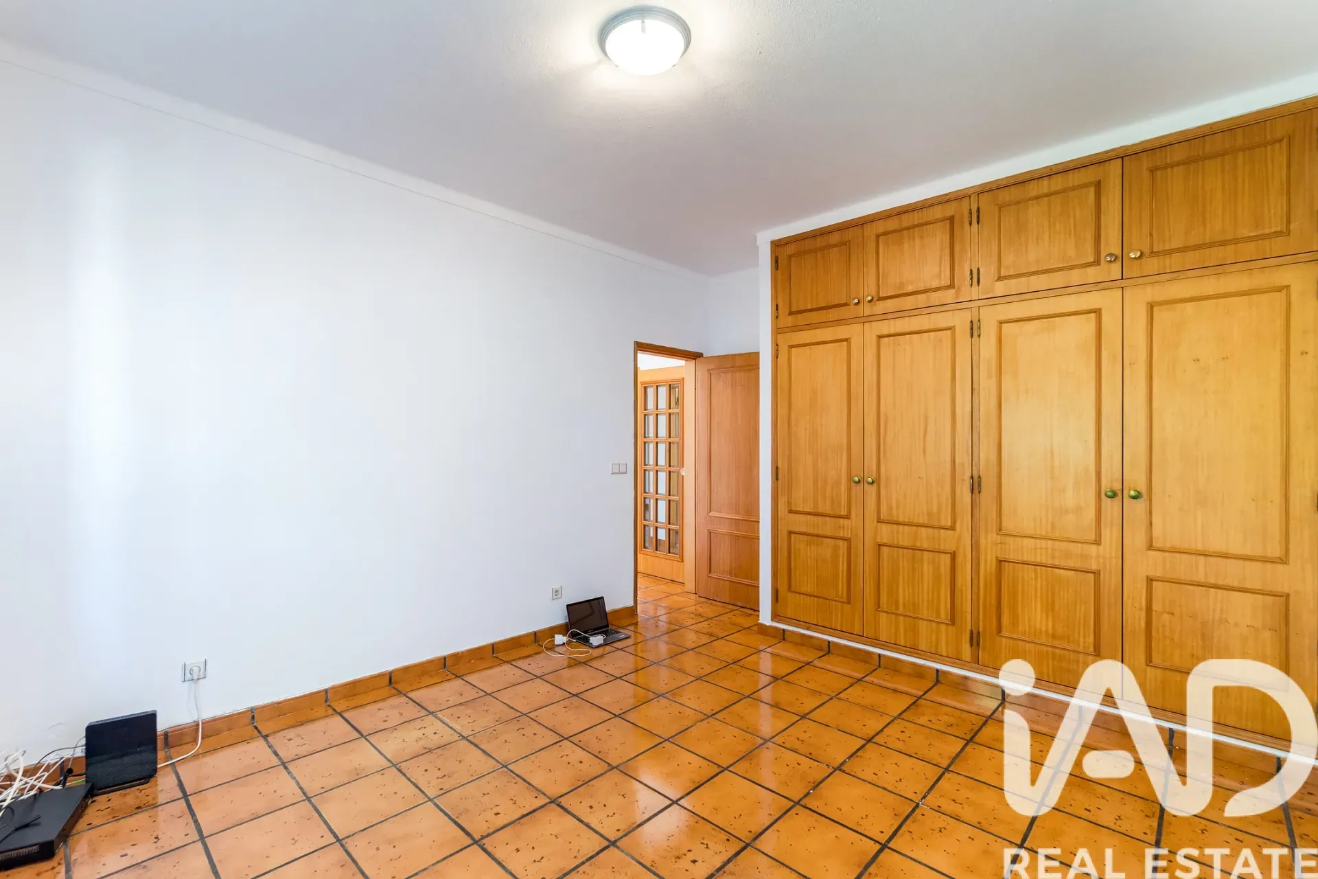 Spacious 3-Bedroom House with Terrace and Parking in Sunny Portimão - View image 28 of 37