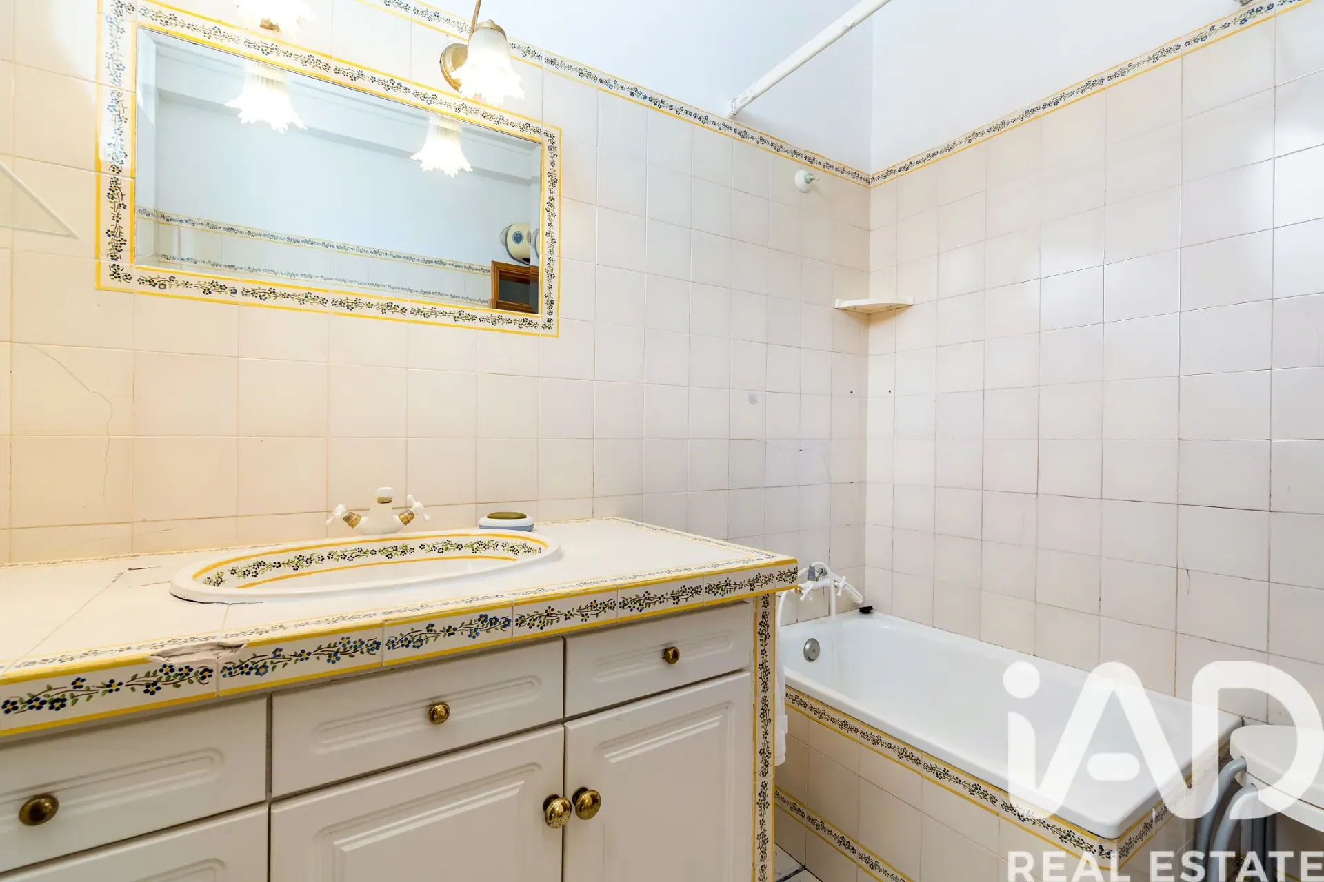 Spacious 3-Bedroom House with Terrace and Parking in Sunny Portimão - View image 32 of 37