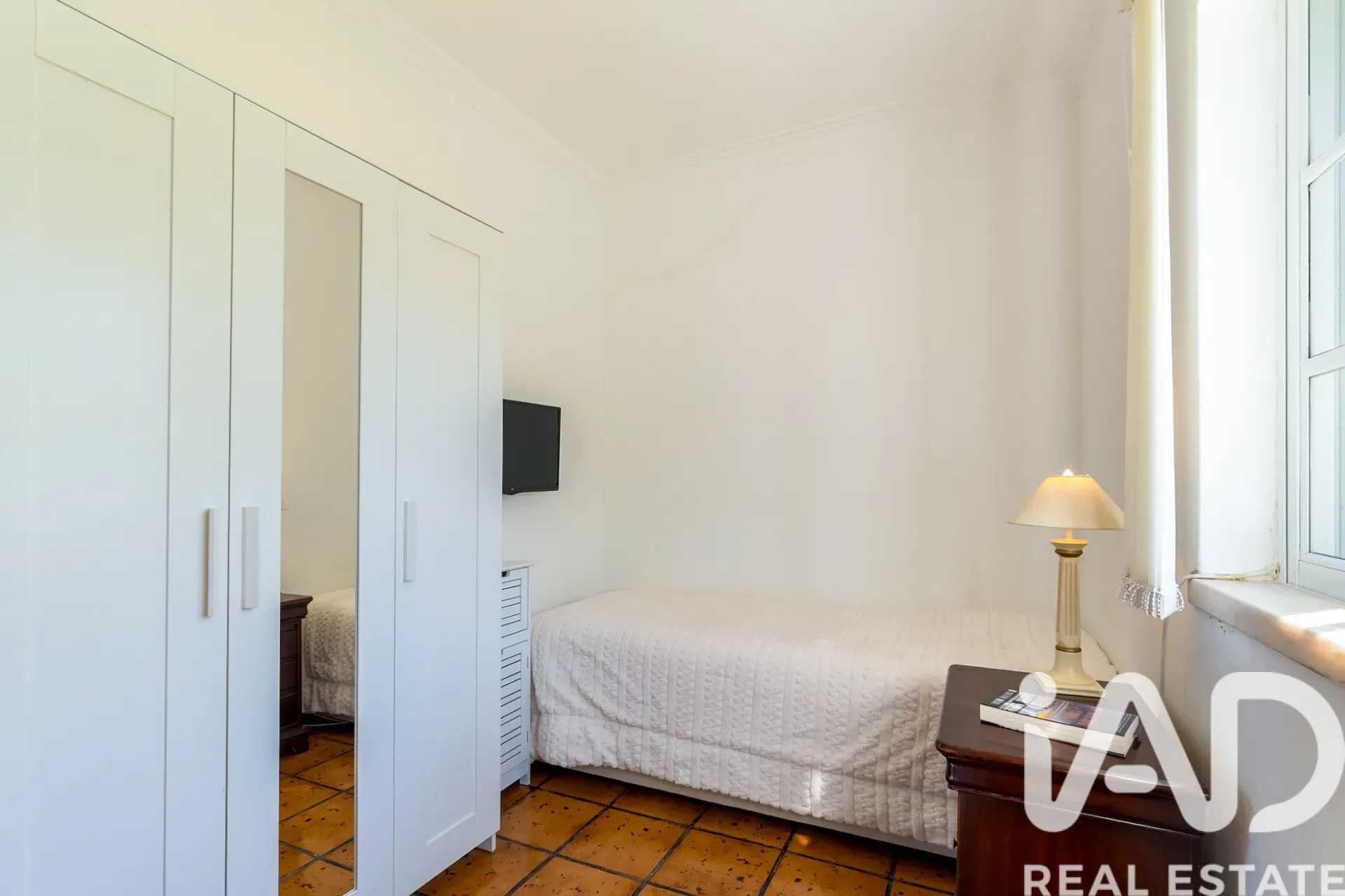 Spacious 3-Bedroom House with Terrace and Parking in Sunny Portimão - View image 34 of 37