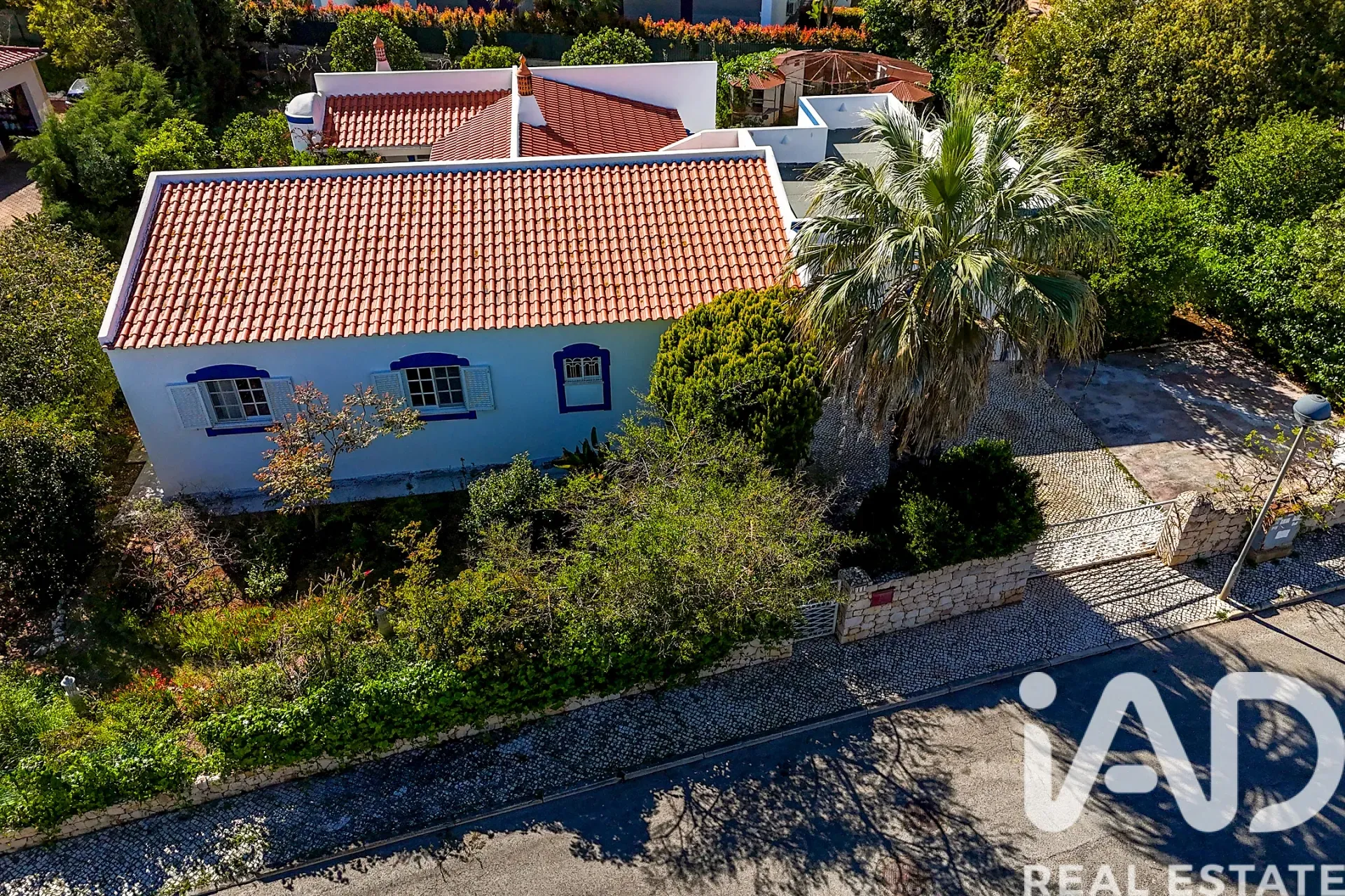 Spacious 3-Bedroom House with Terrace and Parking in Sunny Portimão - View image 36 of 37