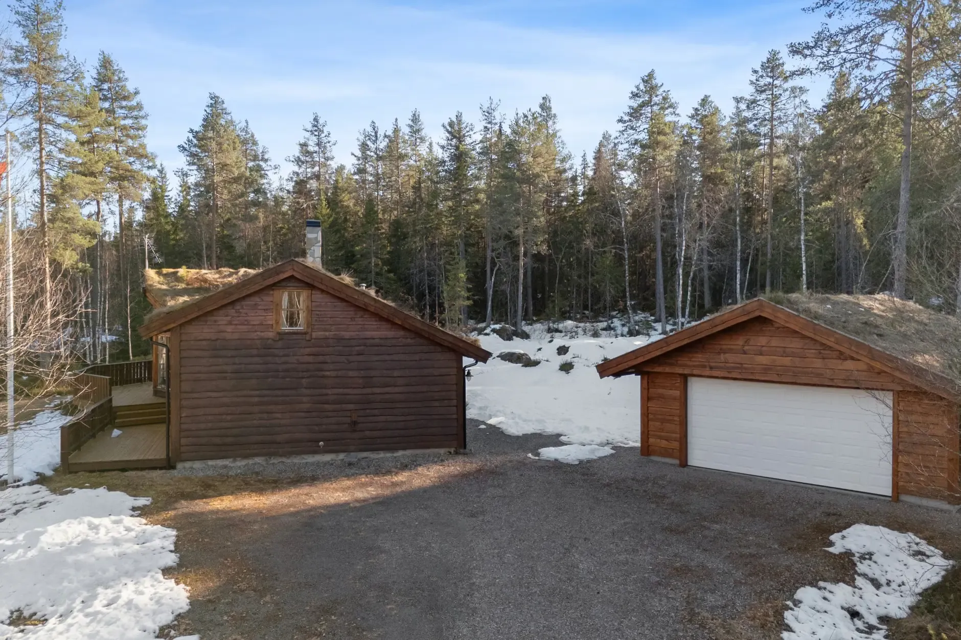 Landsted nær Sorknes golfbane med terrasse og romslig tomt - Image 3