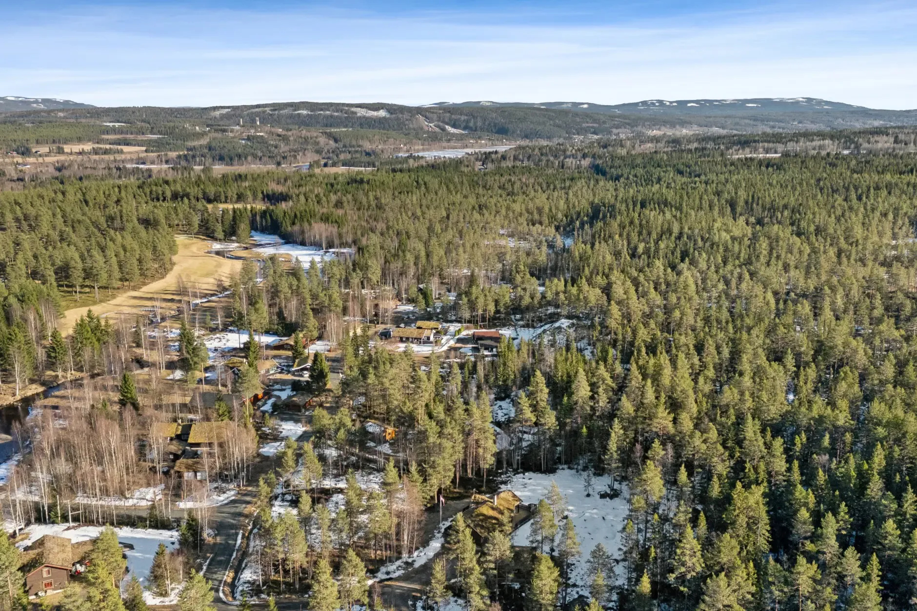 Landsted nær Sorknes golfbane med terrasse og romslig tomt - Vis bilde 6 av 28