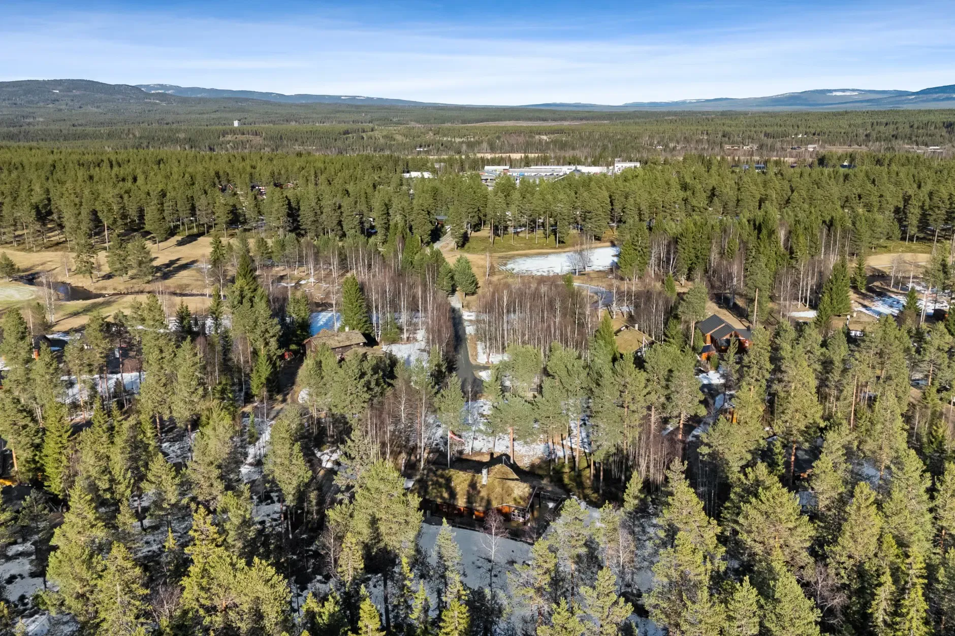 Landsted nær Sorknes golfbane med terrasse og romslig tomt - Vis bilde 7 av 28