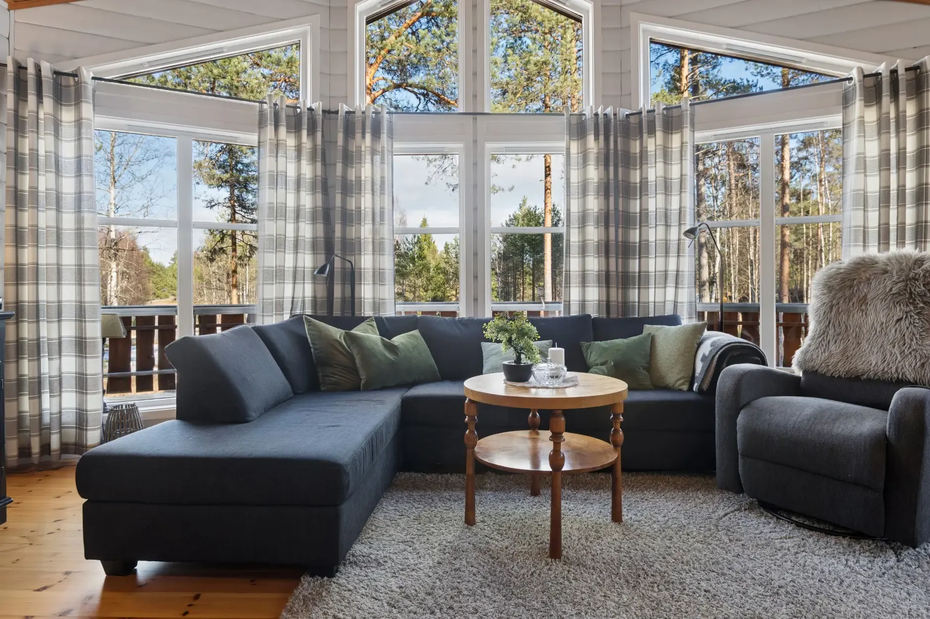 Landsted nær Sorknes golfbane med terrasse og romslig tomt - Vis bilde 9 av 28