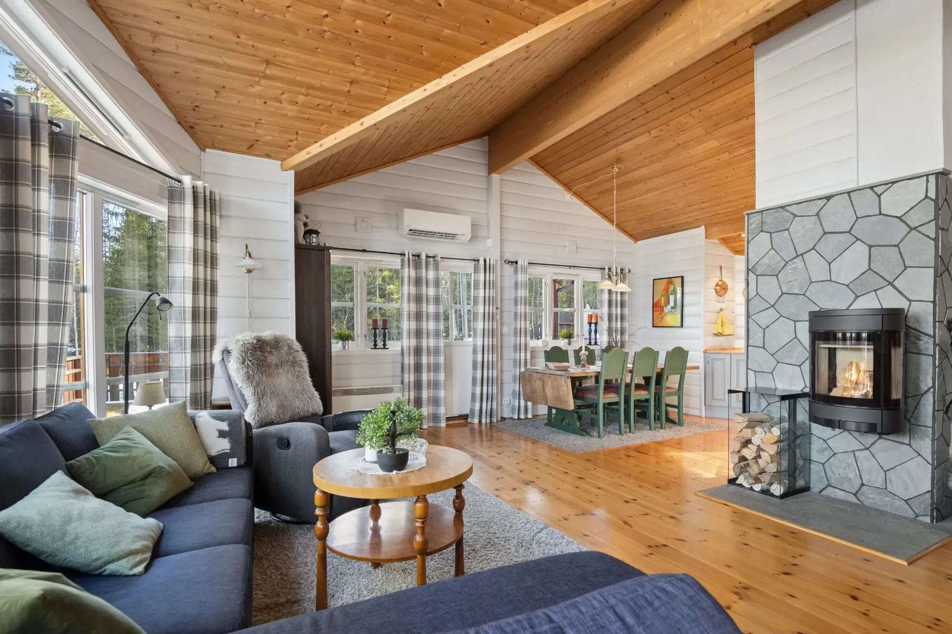 Landsted nær Sorknes golfbane med terrasse og romslig tomt - Vis bilde 11 av 28