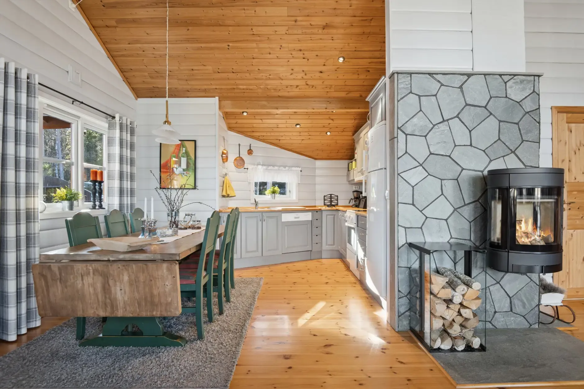 Landsted nær Sorknes golfbane med terrasse og romslig tomt - Vis bilde 12 av 28