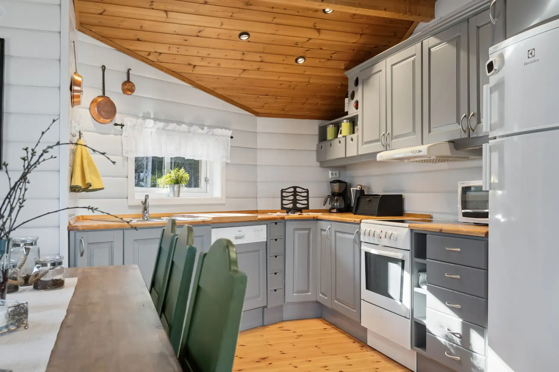 Landsted nær Sorknes golfbane med terrasse og romslig tomt - Vis bilde 13 av 28