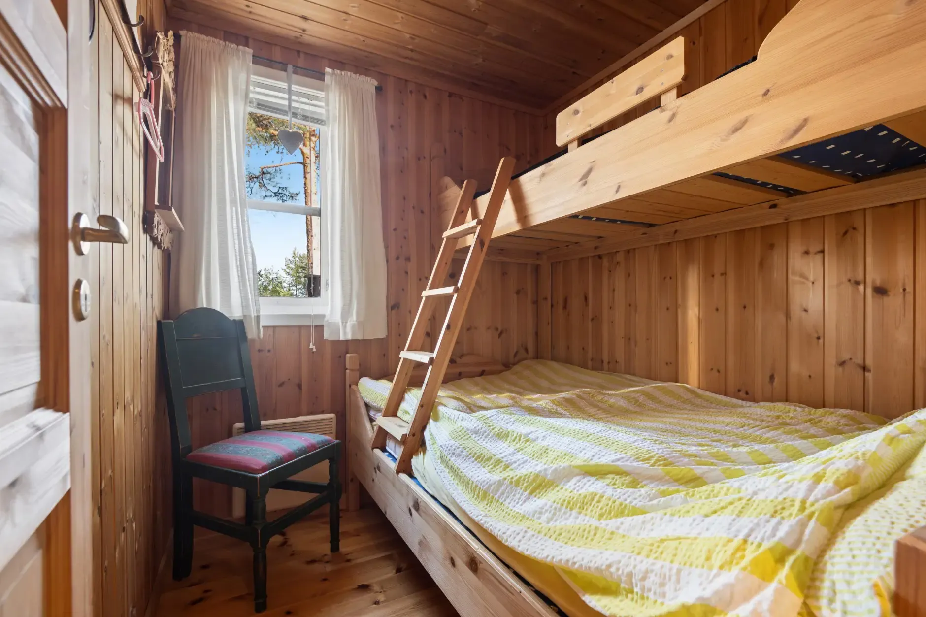 Landsted nær Sorknes golfbane med terrasse og romslig tomt - Vis bilde 17 av 28