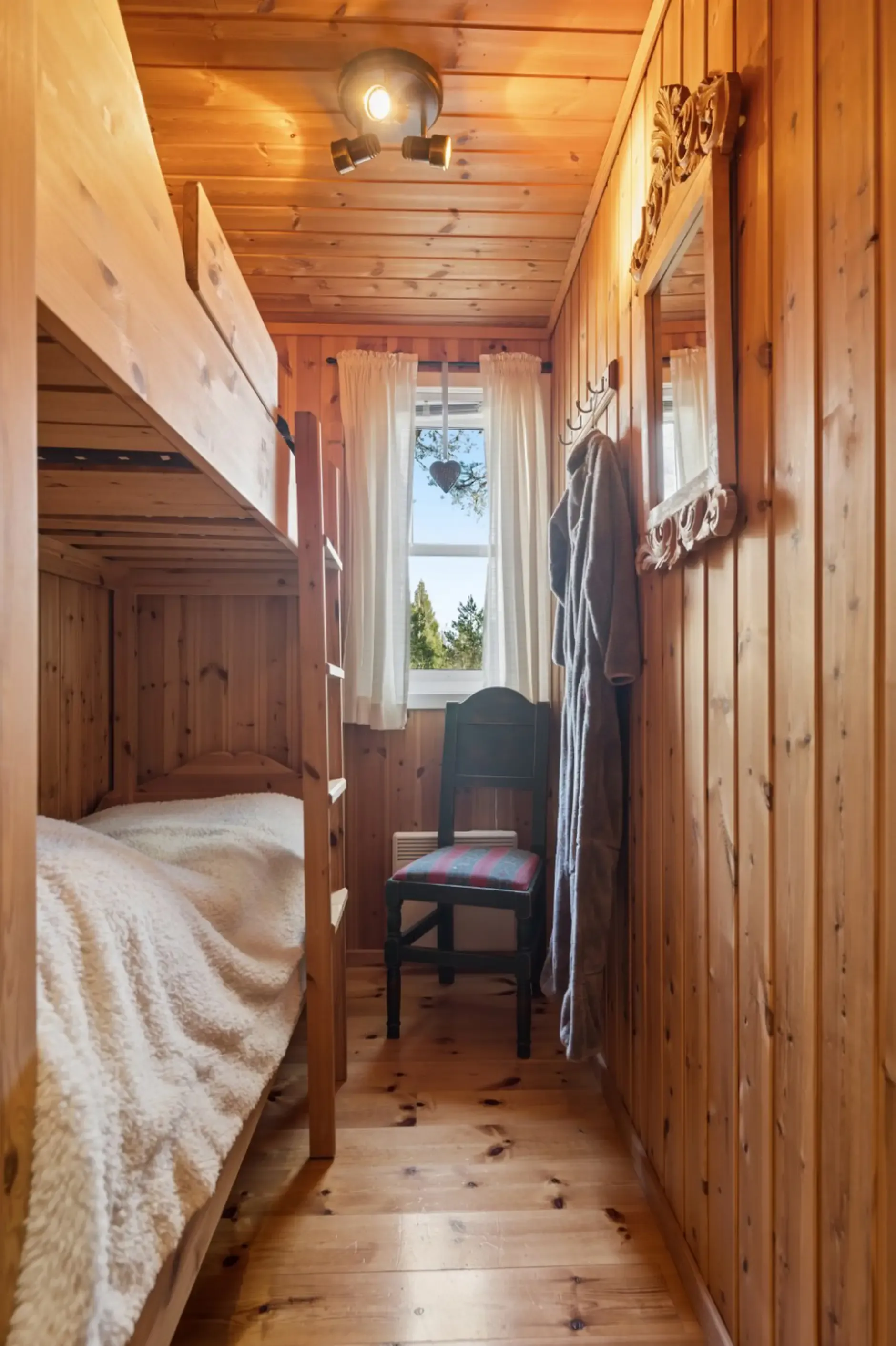 Landsted nær Sorknes golfbane med terrasse og romslig tomt - Vis bilde 18 av 28