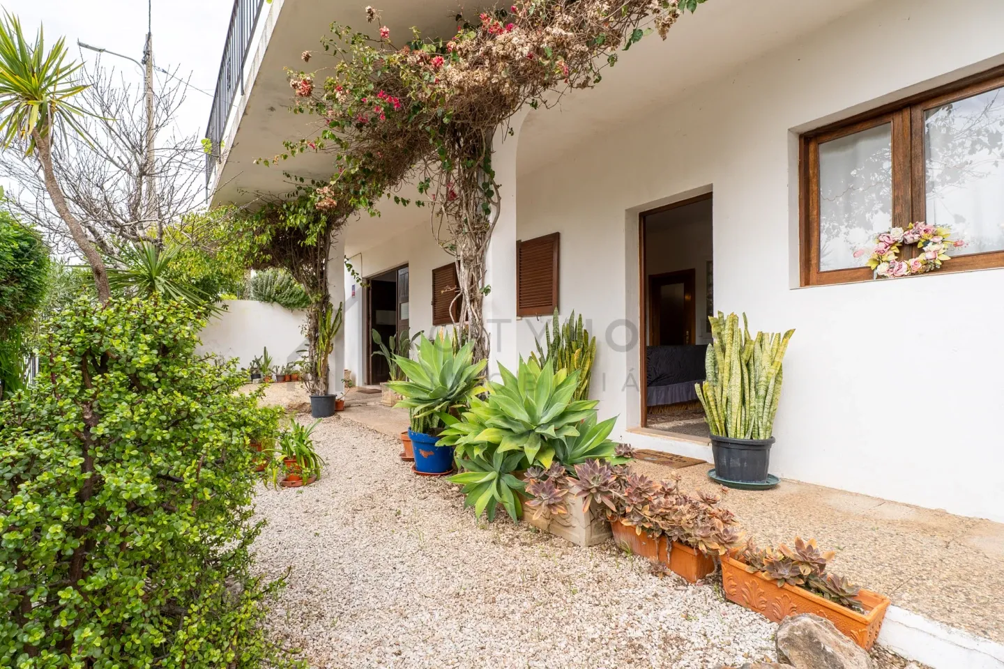 Spacious 5-Bedroom Home with Pool and Garden in Paderne, Albufeira - Image 3