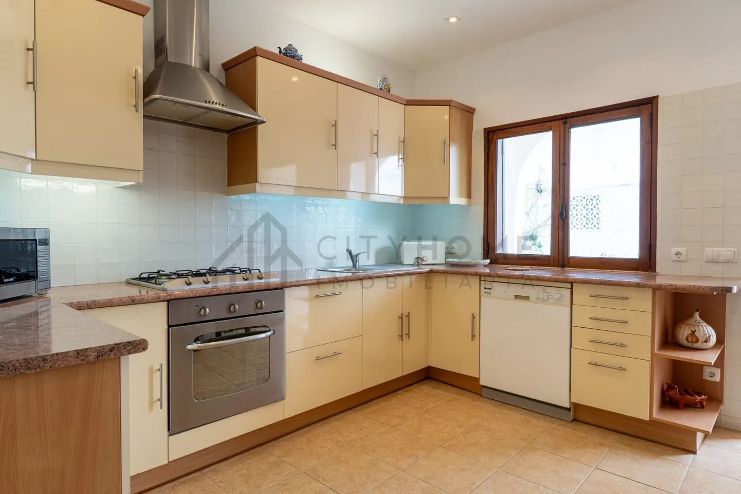 Spacious 5-Bedroom Home with Pool and Garden in Paderne, Albufeira - View image 20 of 44