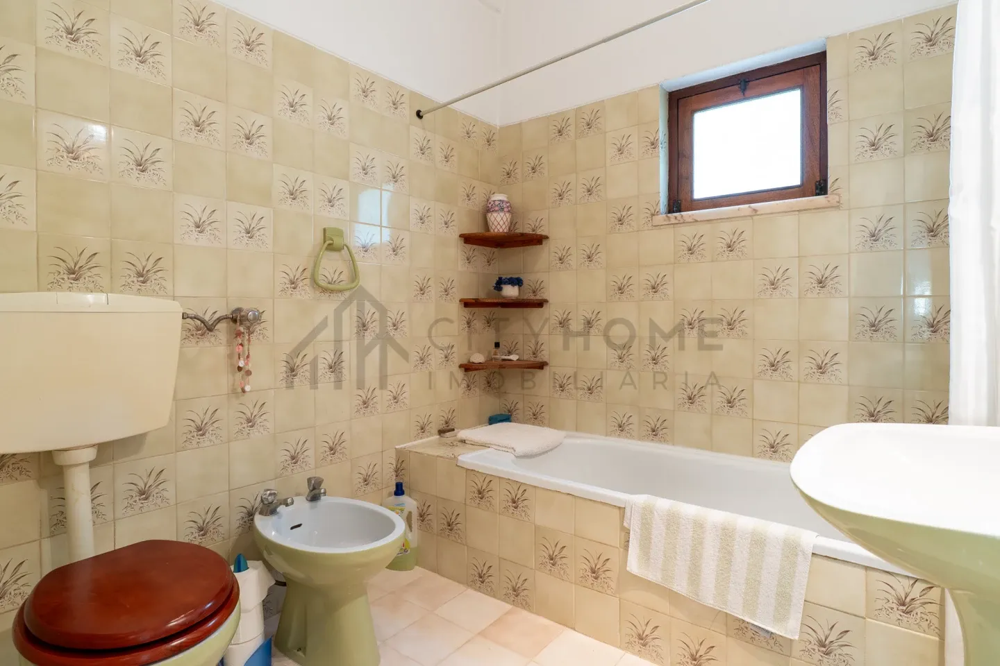 Spacious 5-Bedroom Home with Pool and Garden in Paderne, Albufeira - View image 27 of 44