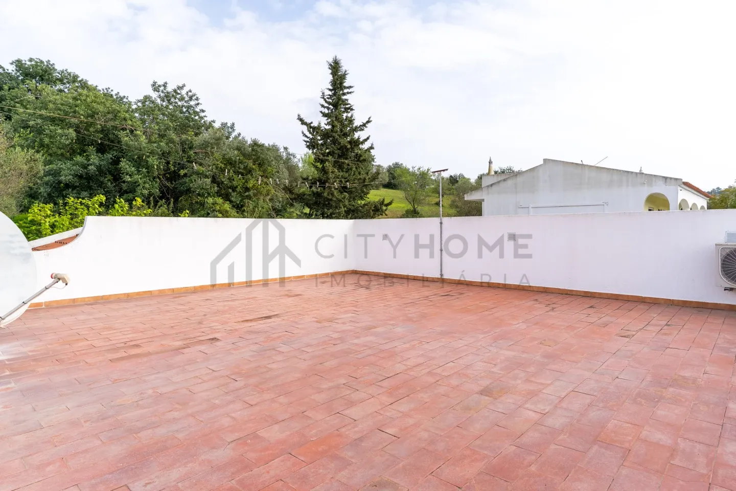 Spacious 5-Bedroom Home with Pool and Garden in Paderne, Albufeira - View image 34 of 44