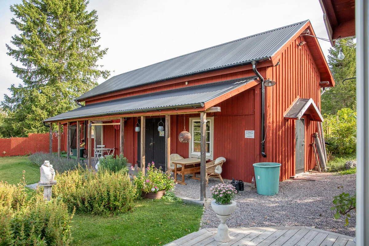 Early 20th-Century House with Expansive Garden in Väddö, Sweden - Image 2