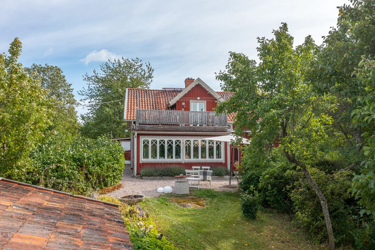 Early 20th-Century House with Expansive Garden in Väddö, Sweden - View image 7 of 60