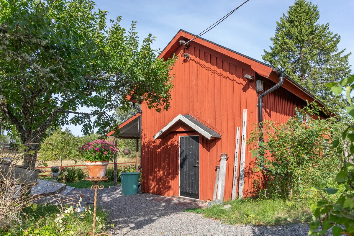 Early 20th-Century House with Expansive Garden in Väddö, Sweden - View image 46 of 60