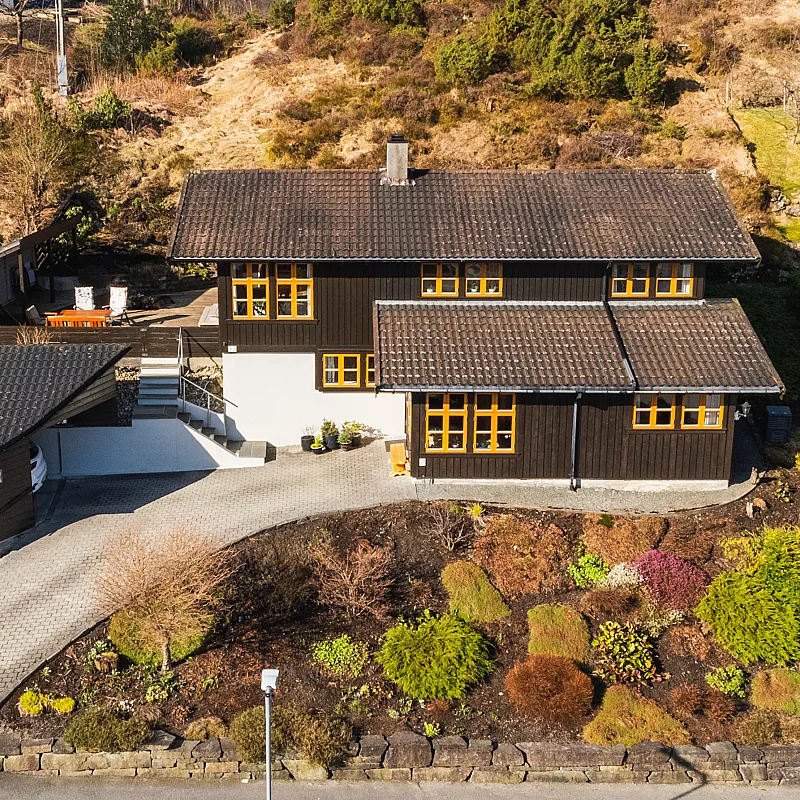 Spacious 4-Bedroom House with Garden in Os, Norway's Scenic Vestland Region