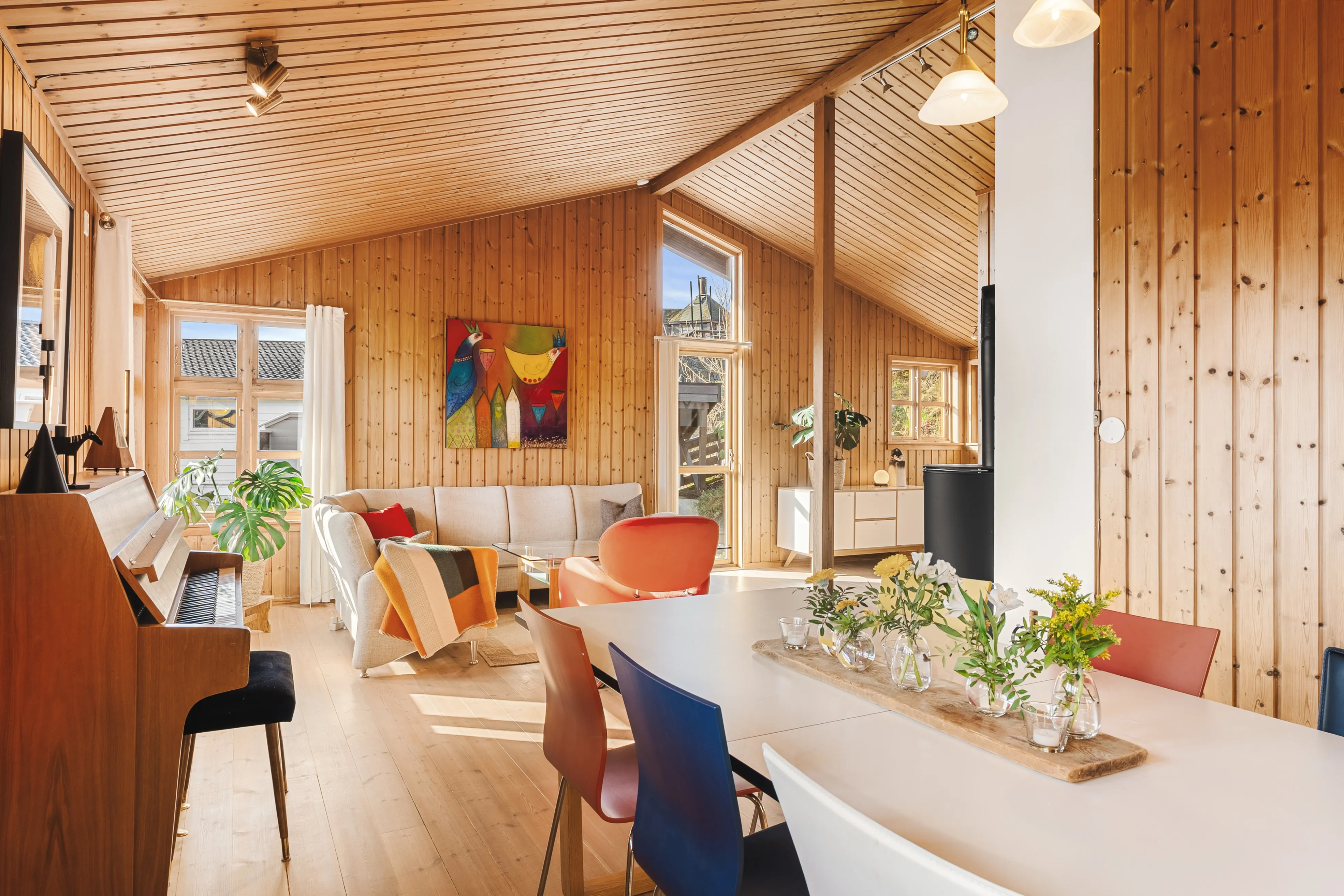 Spacious 4-Bedroom House with Garden in Os, Norway's Scenic Vestland Region - Image 4