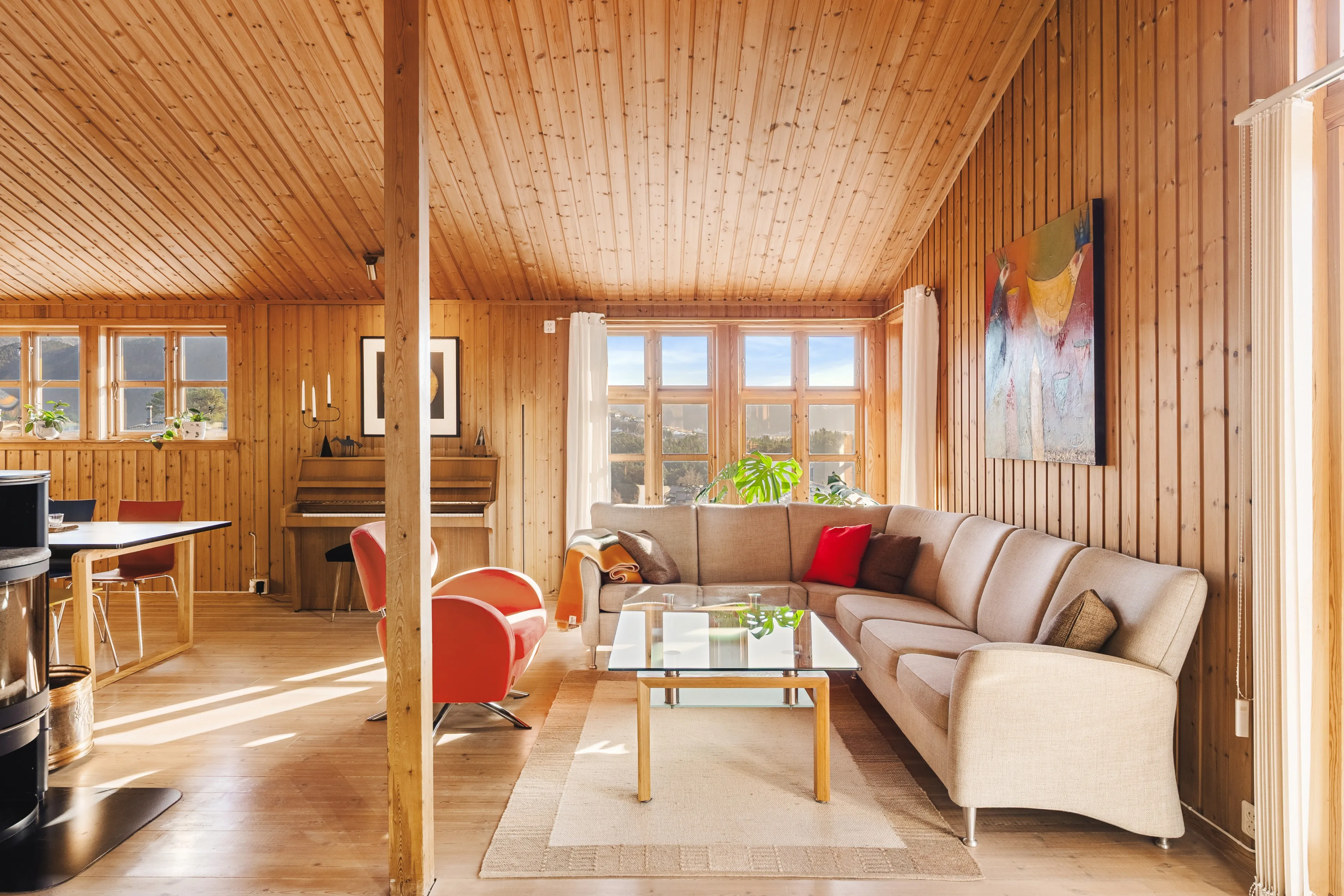 Spacious 4-Bedroom House with Garden in Os, Norway's Scenic Vestland Region - View image 6 of 54