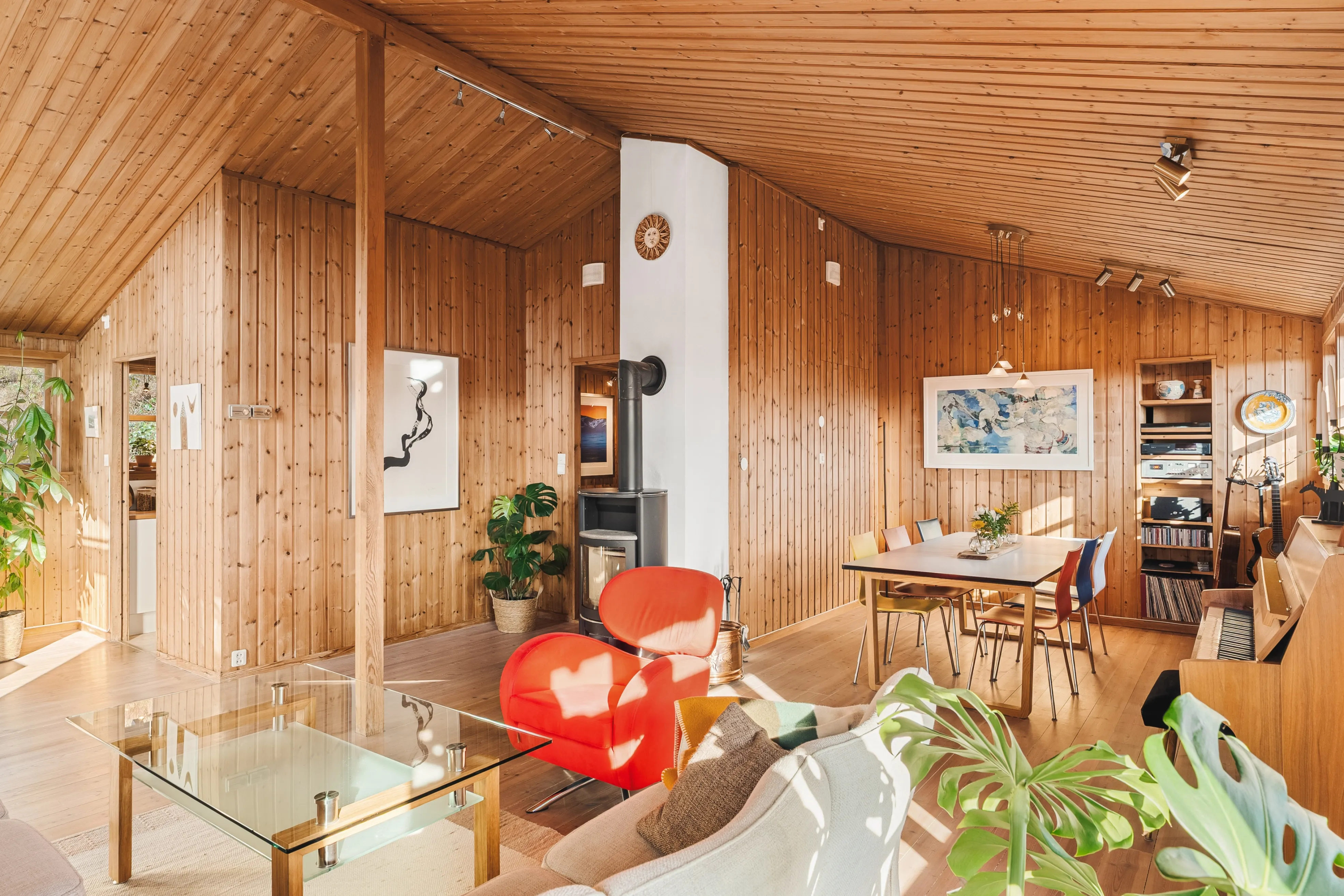 Spacious 4-Bedroom House with Garden in Os, Norway's Scenic Vestland Region - View image 8 of 54