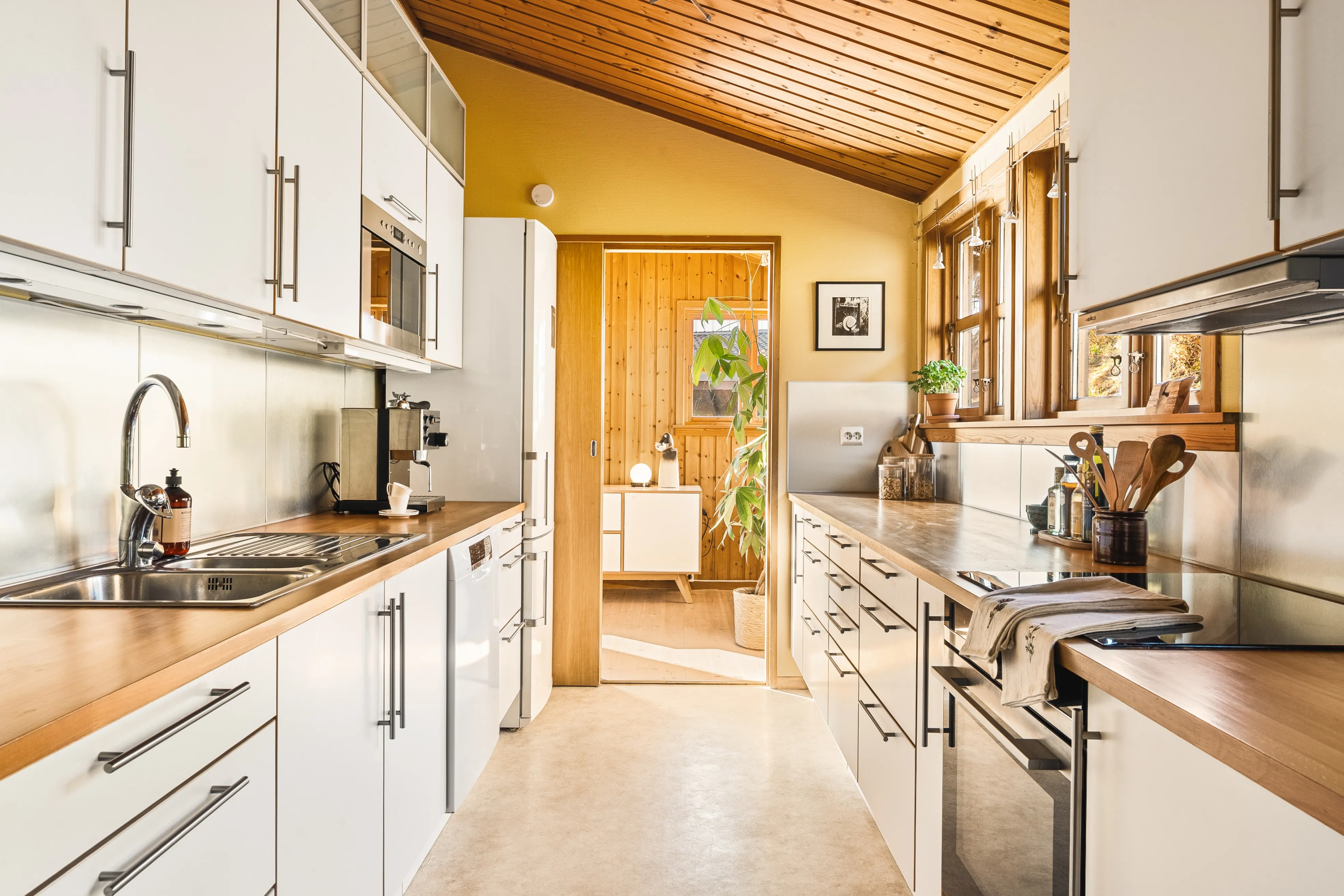 Spacious 4-Bedroom House with Garden in Os, Norway's Scenic Vestland Region - View image 18 of 54