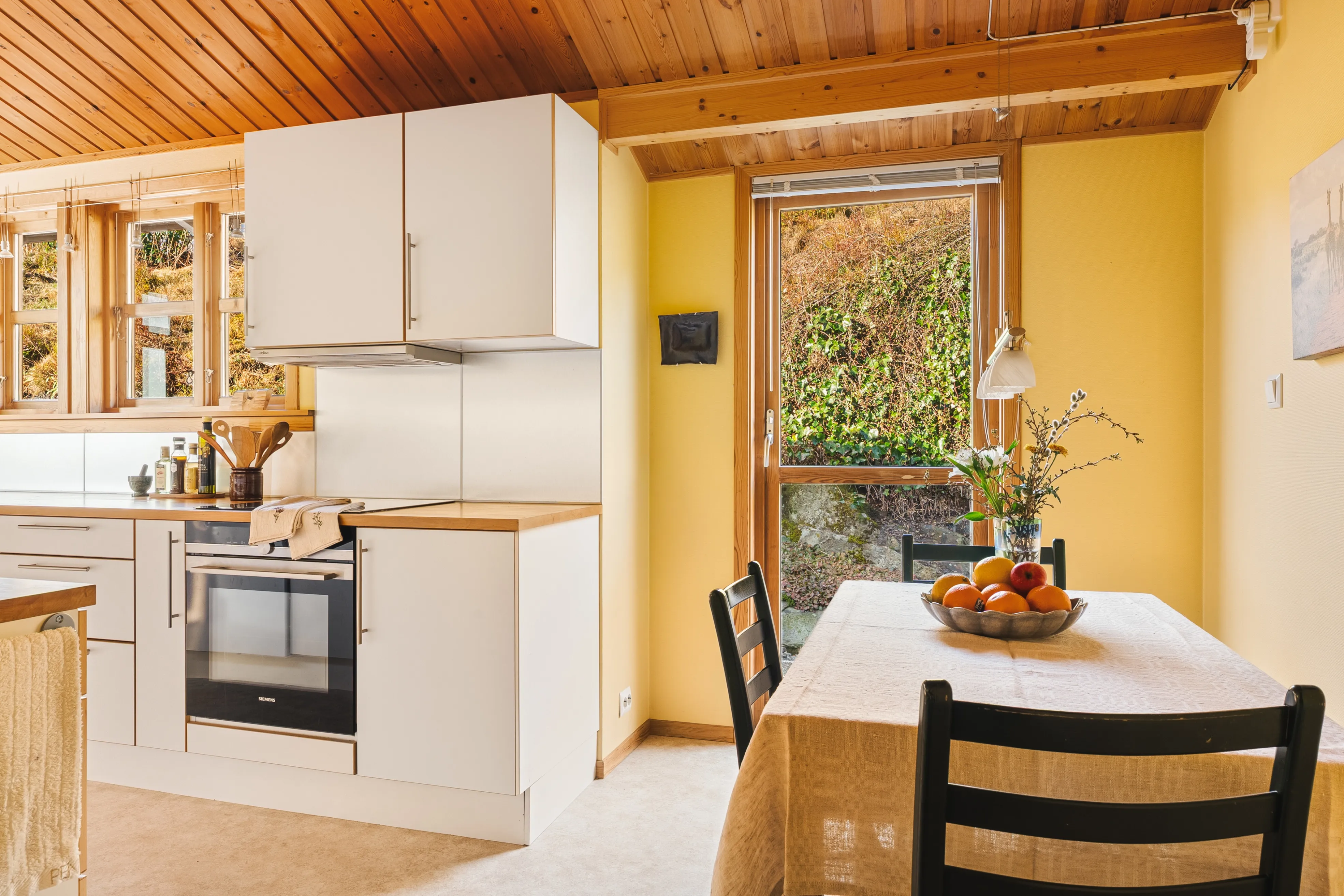 Spacious 4-Bedroom House with Garden in Os, Norway's Scenic Vestland Region - View image 19 of 54