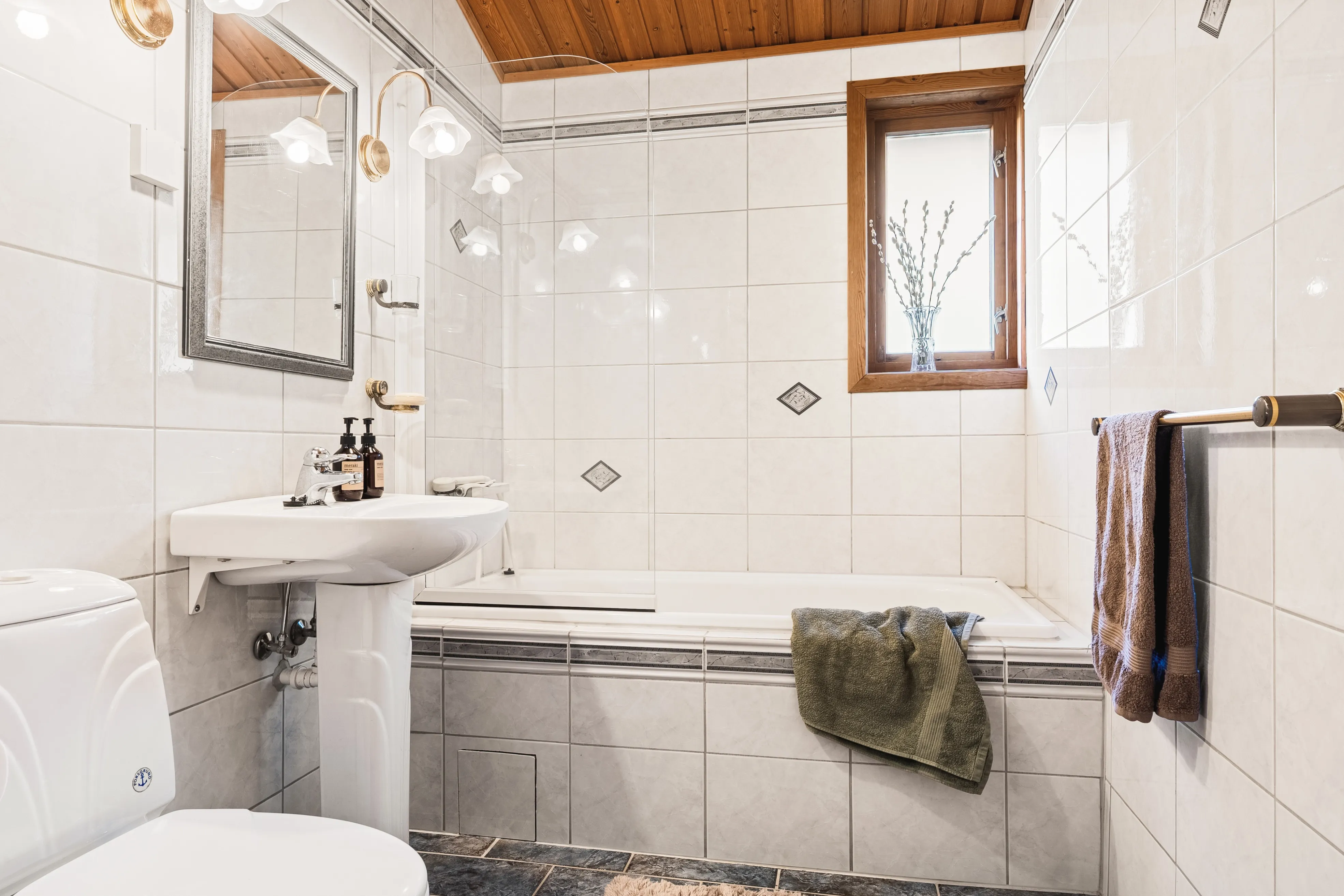 Spacious 4-Bedroom House with Garden in Os, Norway's Scenic Vestland Region - View image 20 of 54