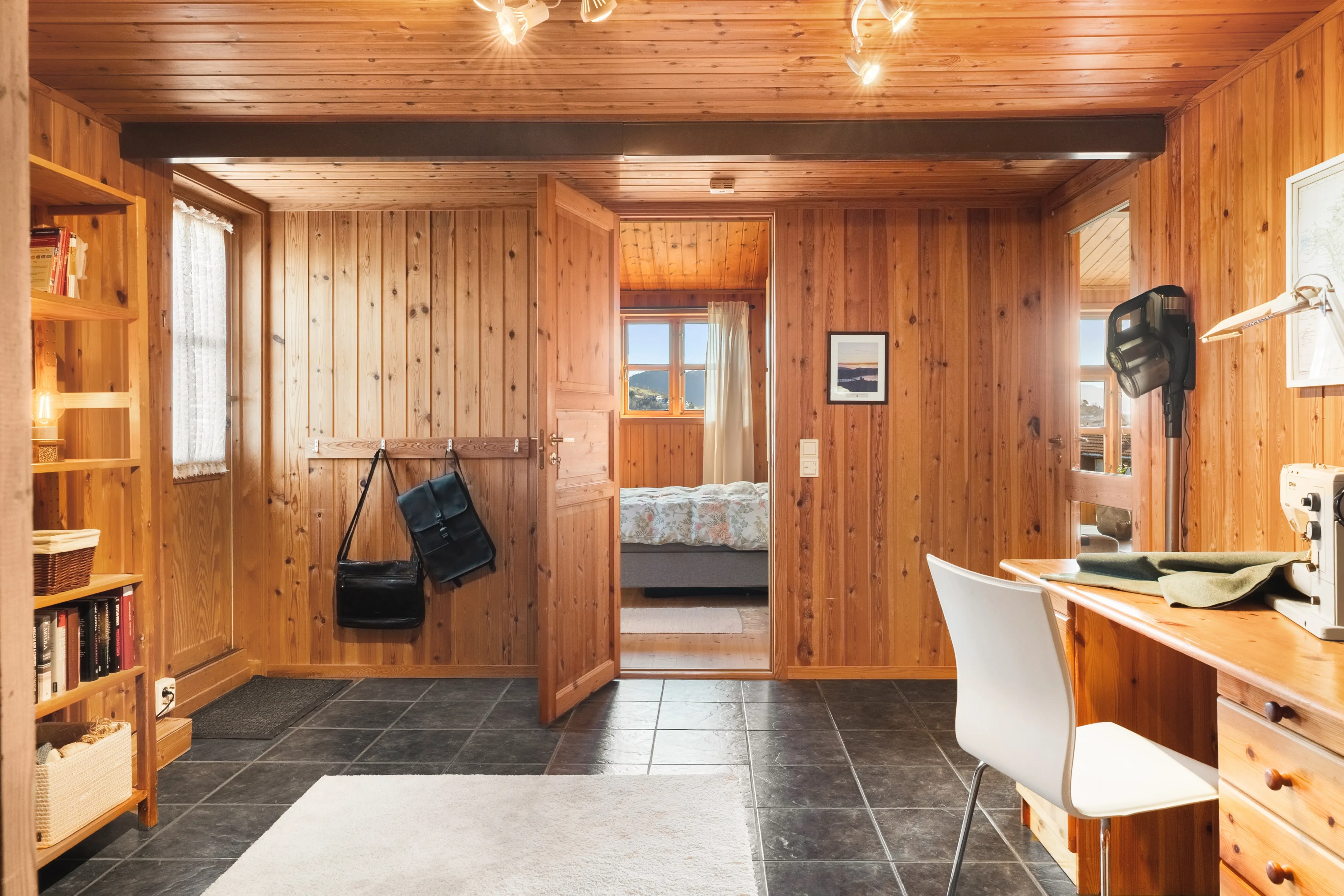 Spacious 4-Bedroom House with Garden in Os, Norway's Scenic Vestland Region - View image 35 of 54