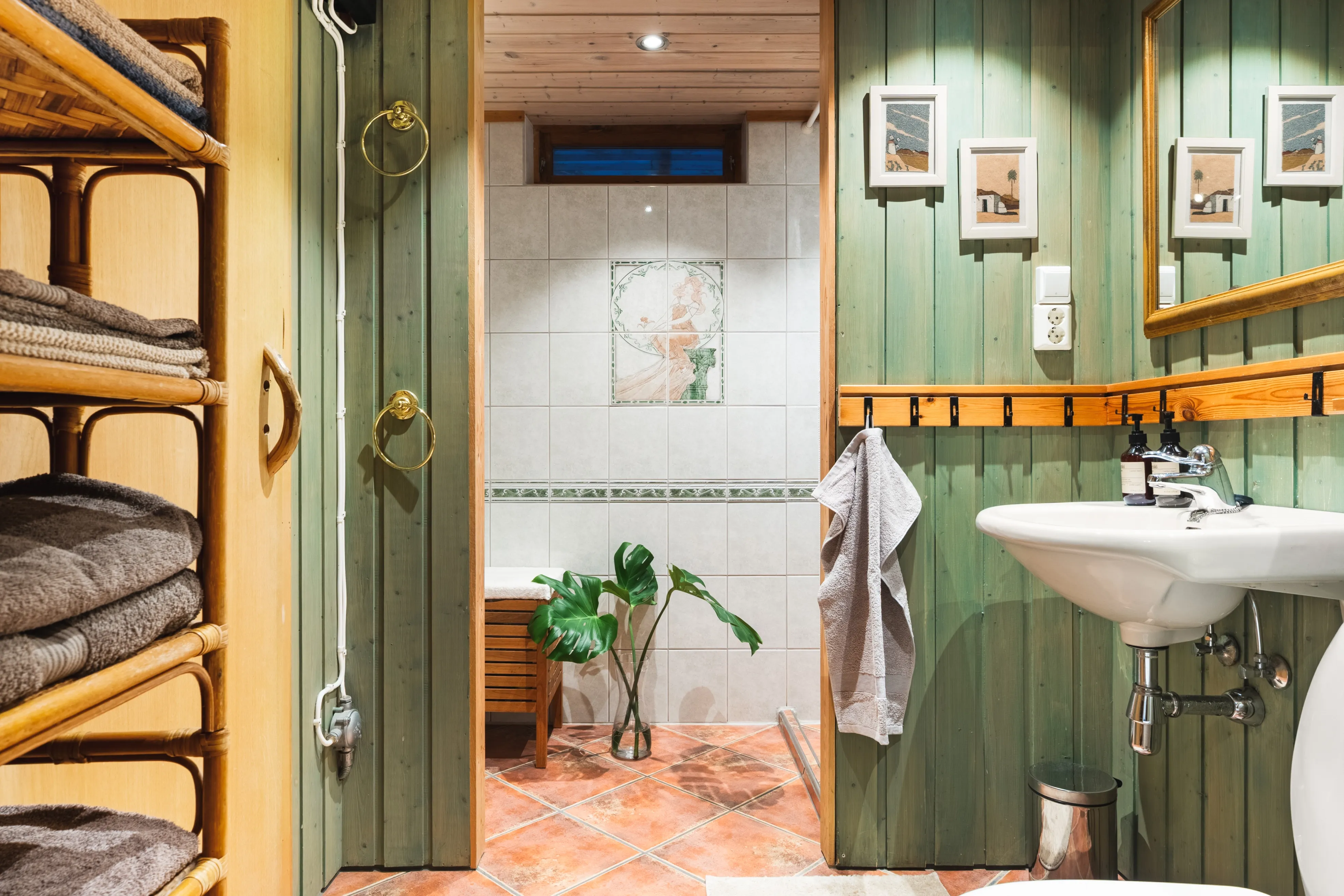 Spacious 4-Bedroom House with Garden in Os, Norway's Scenic Vestland Region - View image 38 of 54