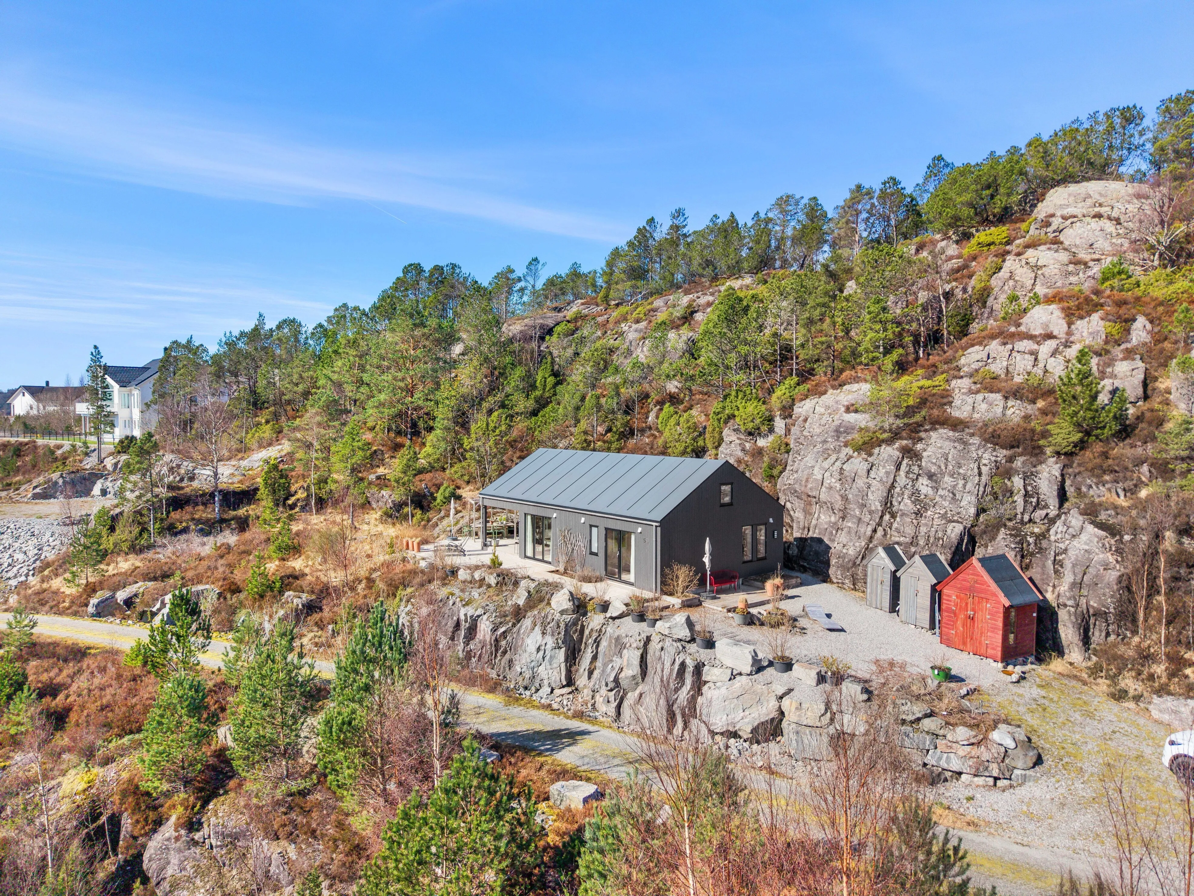 Modernes Landhaus mit zwei Schlafzimmern und großzügigem Balkon in Vestland, Norwegen - Image 2