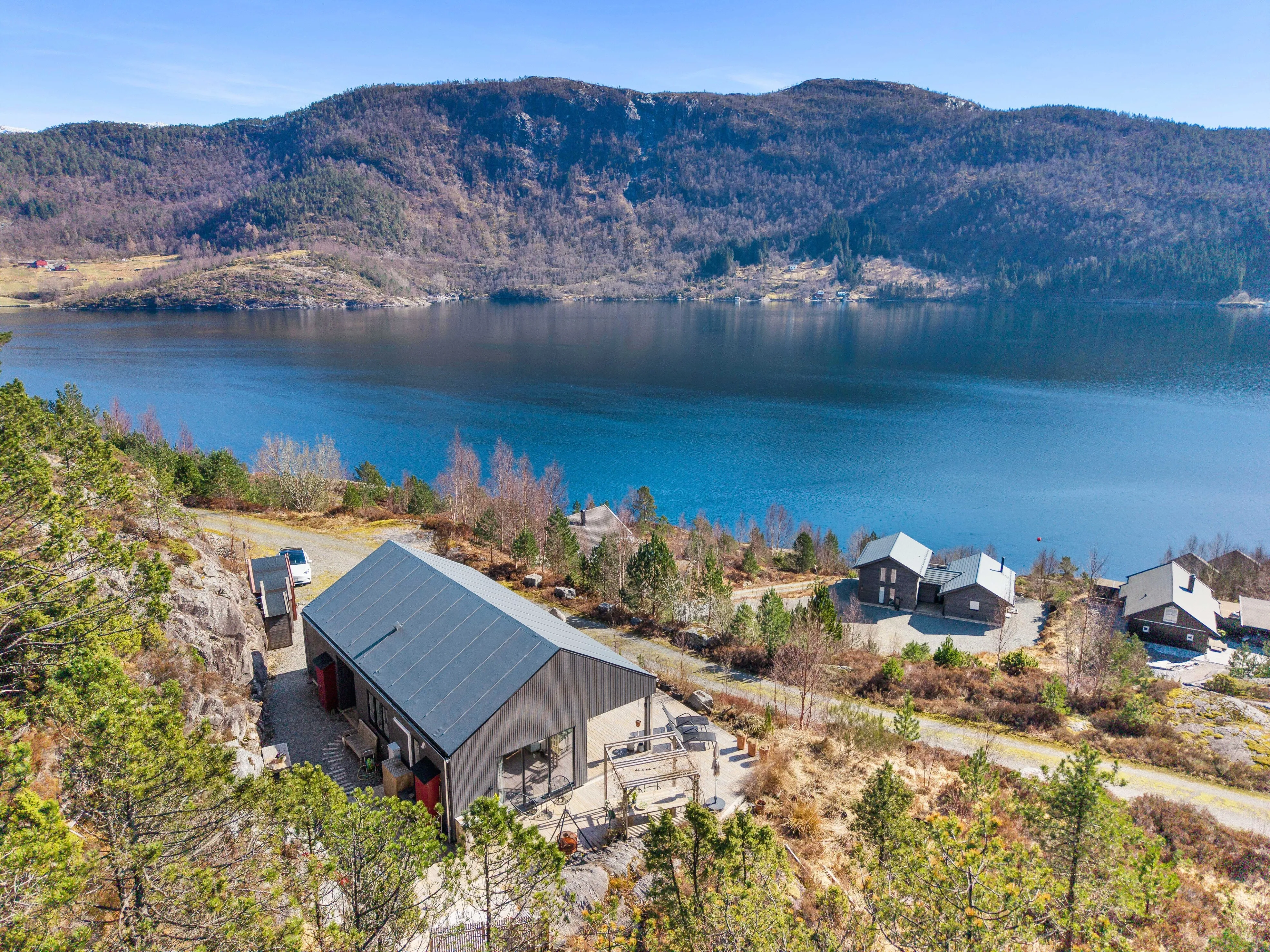 Modernes Landhaus mit zwei Schlafzimmern und großzügigem Balkon in Vestland, Norwegen - Image 4