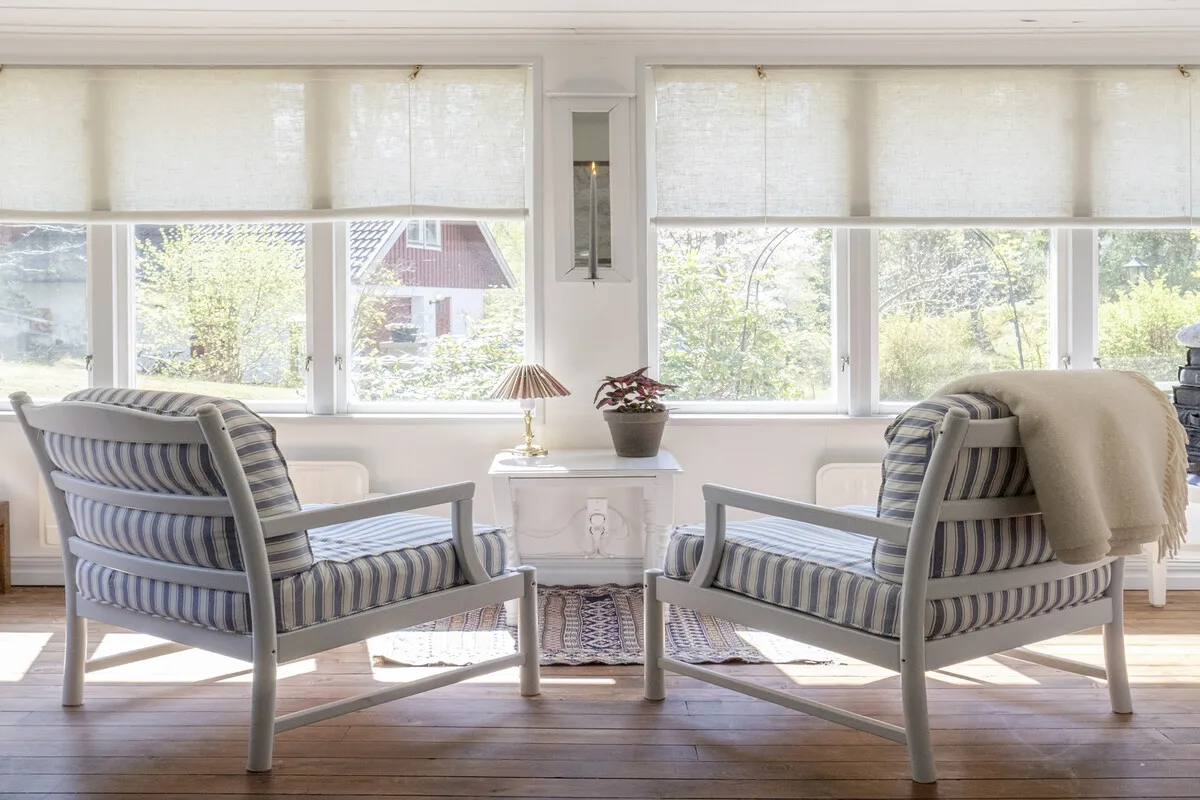 Une maison de campagne suédoise des années 1940 avec un vaste jardin à Vaxholm, près de Stockholm - Image 4