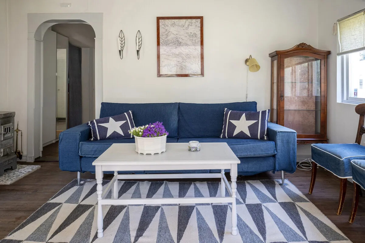 Une maison de campagne suédoise des années 1940 avec un vaste jardin à Vaxholm, près de Stockholm - Image 5