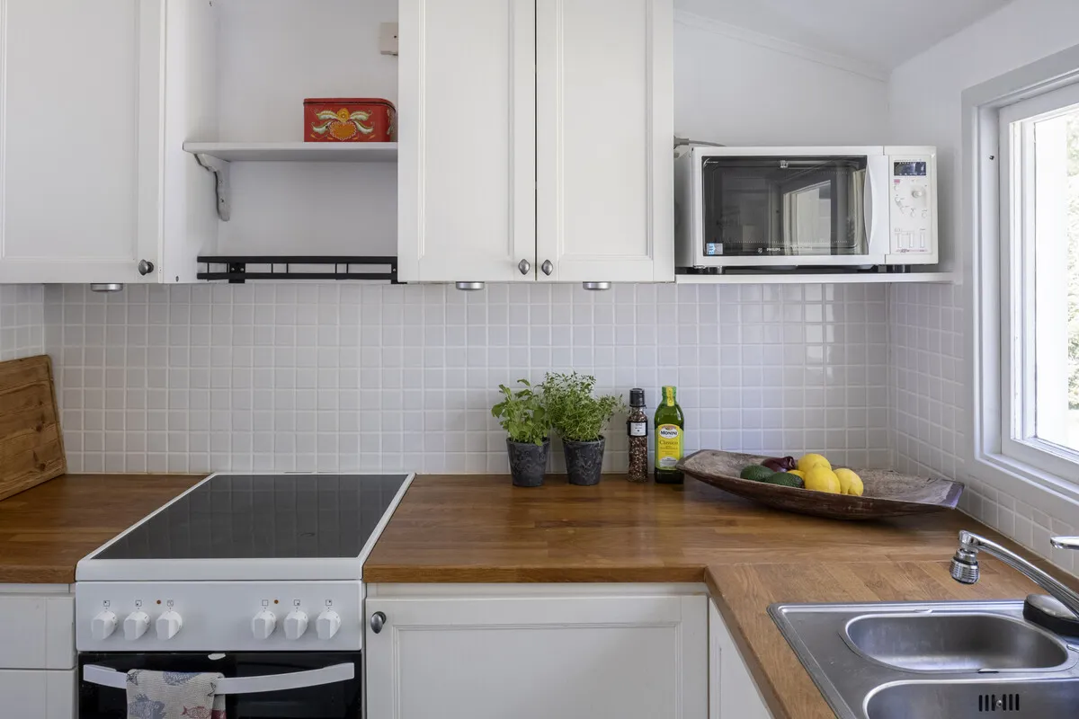 Une maison de campagne suédoise des années 1940 avec un vaste jardin à Vaxholm, près de Stockholm - Voir l'image 11 sur 46