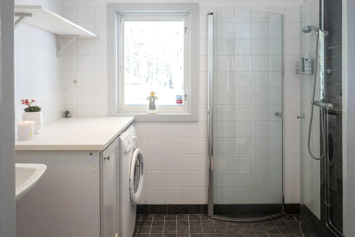 Une maison de campagne suédoise des années 1940 avec un vaste jardin à Vaxholm, près de Stockholm - Voir l'image 13 sur 46