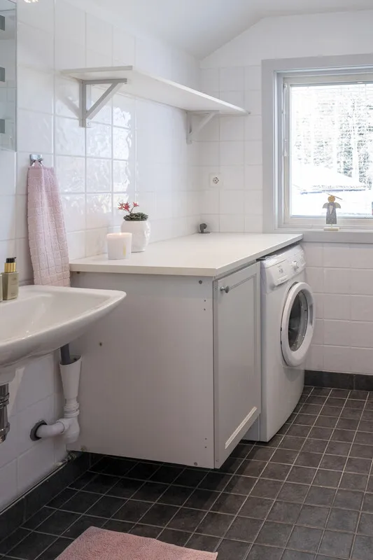 Une maison de campagne suédoise des années 1940 avec un vaste jardin à Vaxholm, près de Stockholm - Voir l'image 15 sur 46