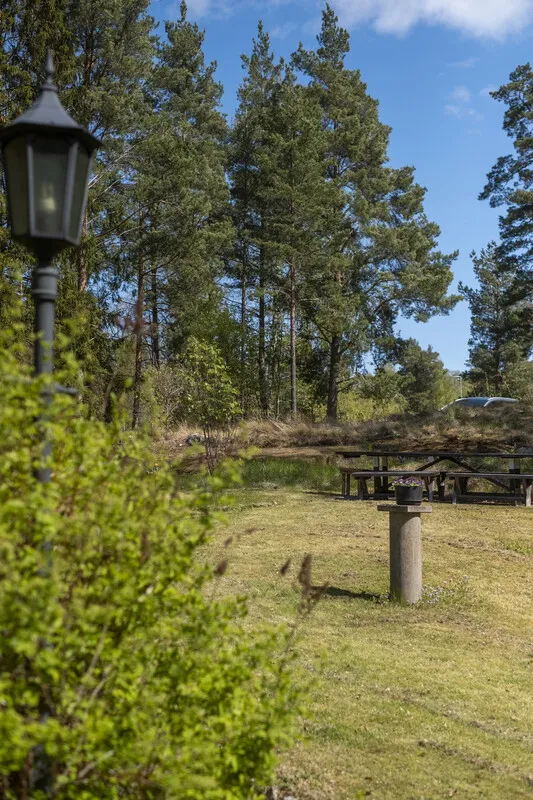 Une maison de campagne suédoise des années 1940 avec un vaste jardin à Vaxholm, près de Stockholm - Voir l'image 36 sur 46