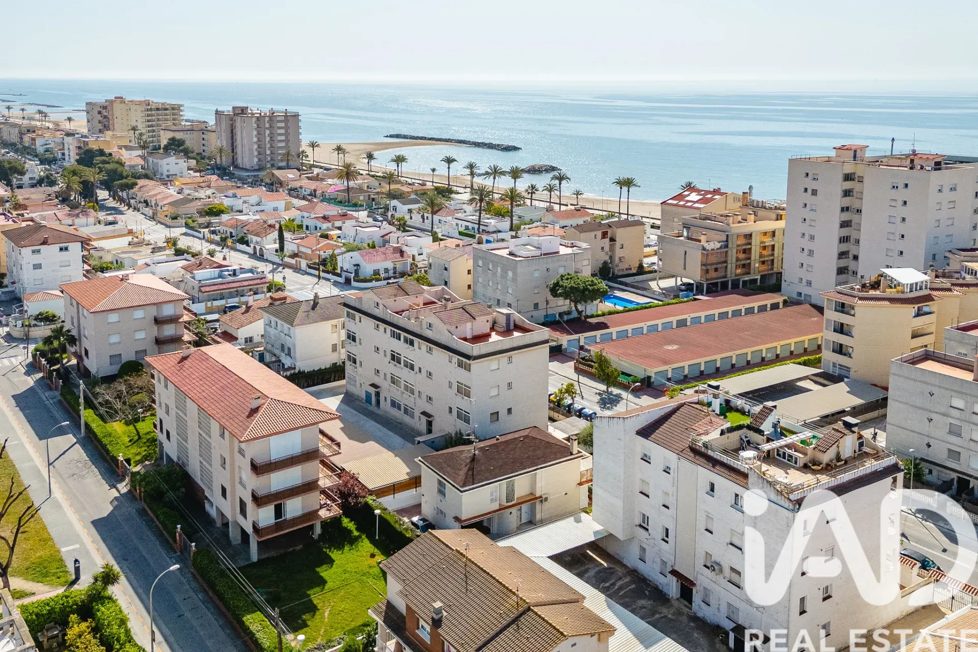 Tilava 4 makuuhuoneen talo puutarhalla ja terassilla Cunitissa, Espanjassa - Image 3