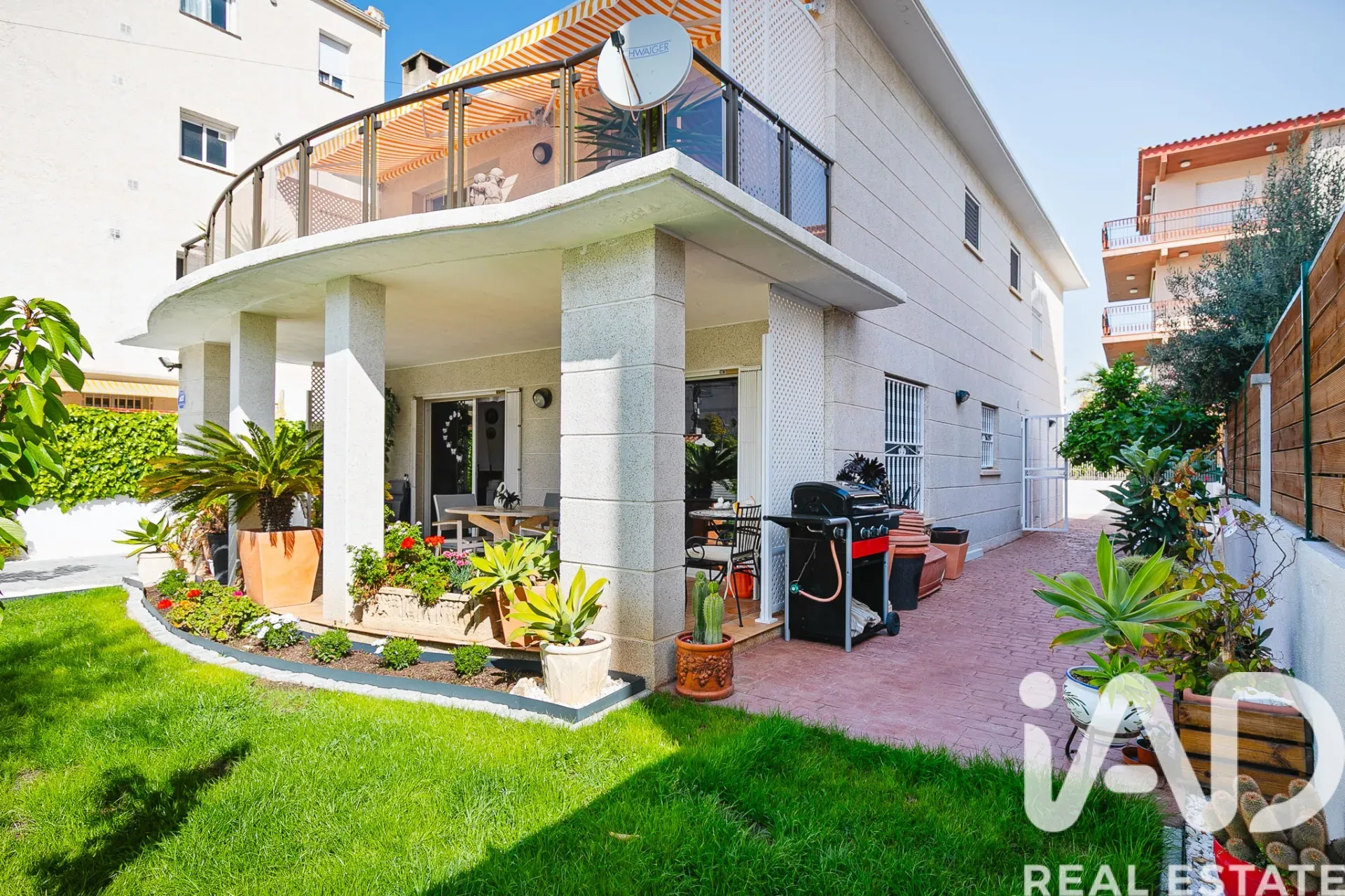 Tilava 4 makuuhuoneen talo puutarhalla ja terassilla Cunitissa, Espanjassa - Image 4