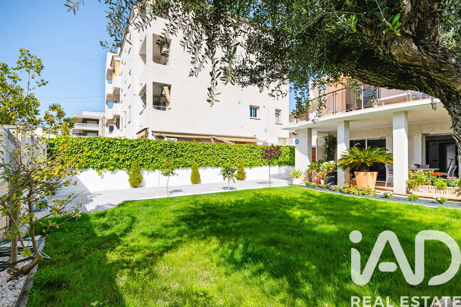 Tilava 4 makuuhuoneen talo puutarhalla ja terassilla Cunitissa, Espanjassa - Image 5