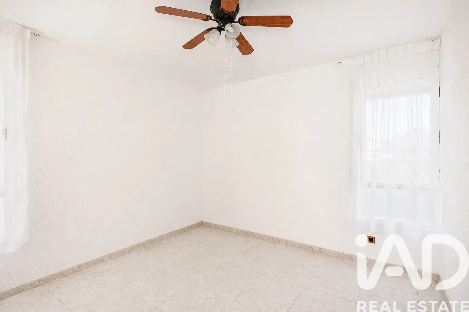 Tilava 4 makuuhuoneen talo puutarhalla ja terassilla Cunitissa, Espanjassa - Näytä kuva 33 / 38