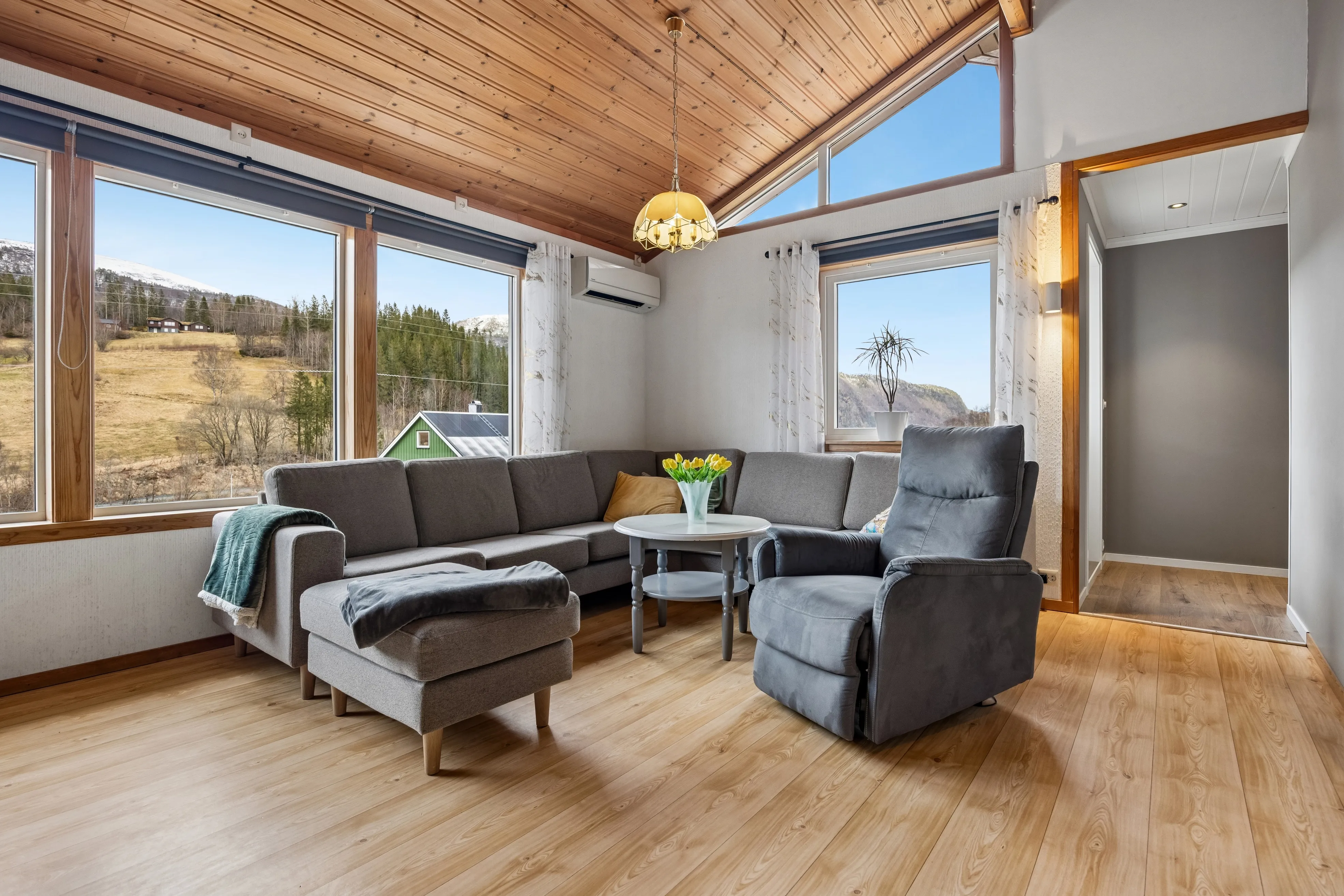 Das Familienhaus Vinjeøra mit Blick auf den Fjord und viel Platz - Bild 16 von 38 anzeigen