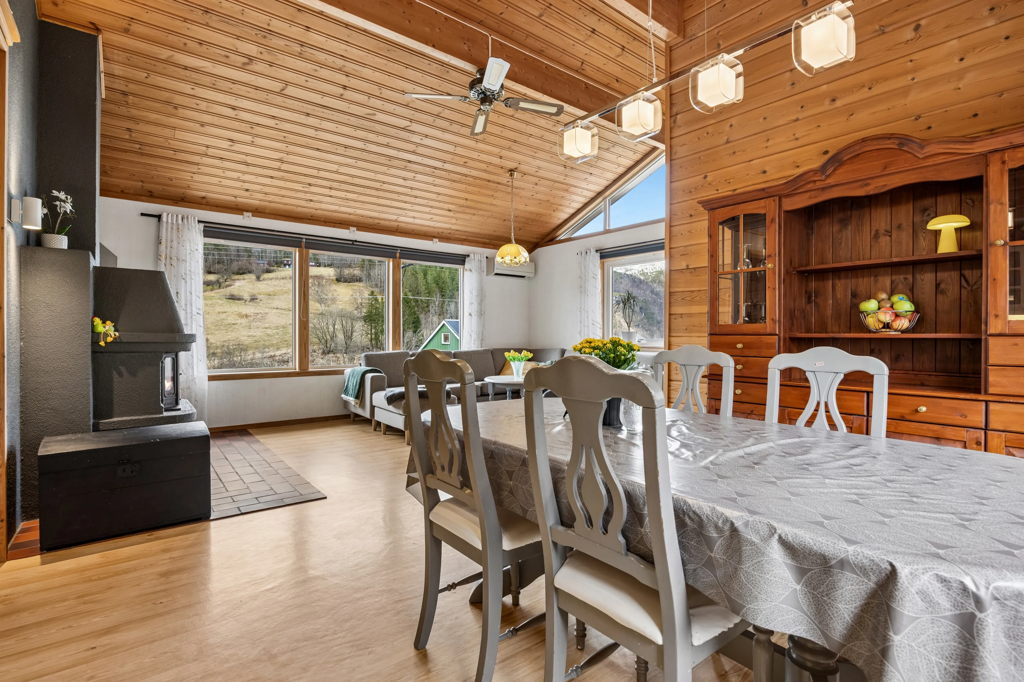 Das Familienhaus Vinjeøra mit Blick auf den Fjord und viel Platz - Bild 19 von 38 anzeigen
