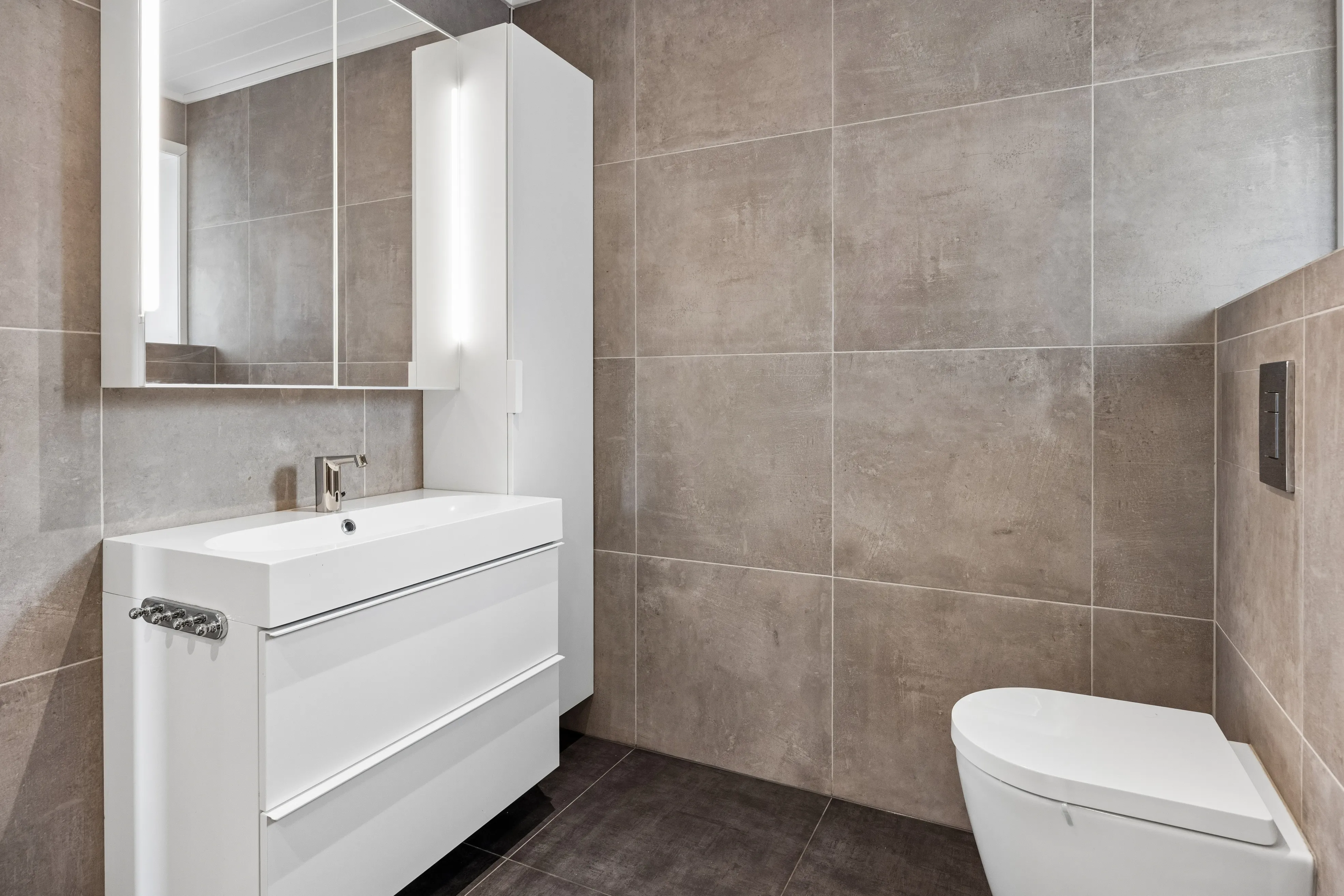 Das Familienhaus Vinjeøra mit Blick auf den Fjord und viel Platz - Bild 25 von 38 anzeigen