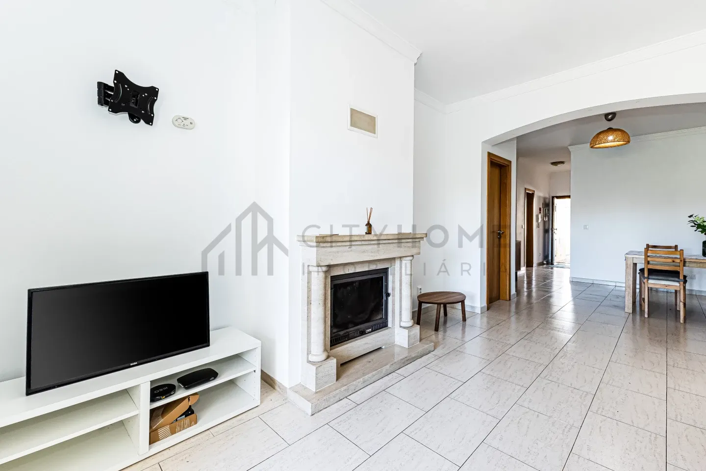 Expansive Albufeira Townhouse with Pool and Scenic Terraces - View image 14 of 31