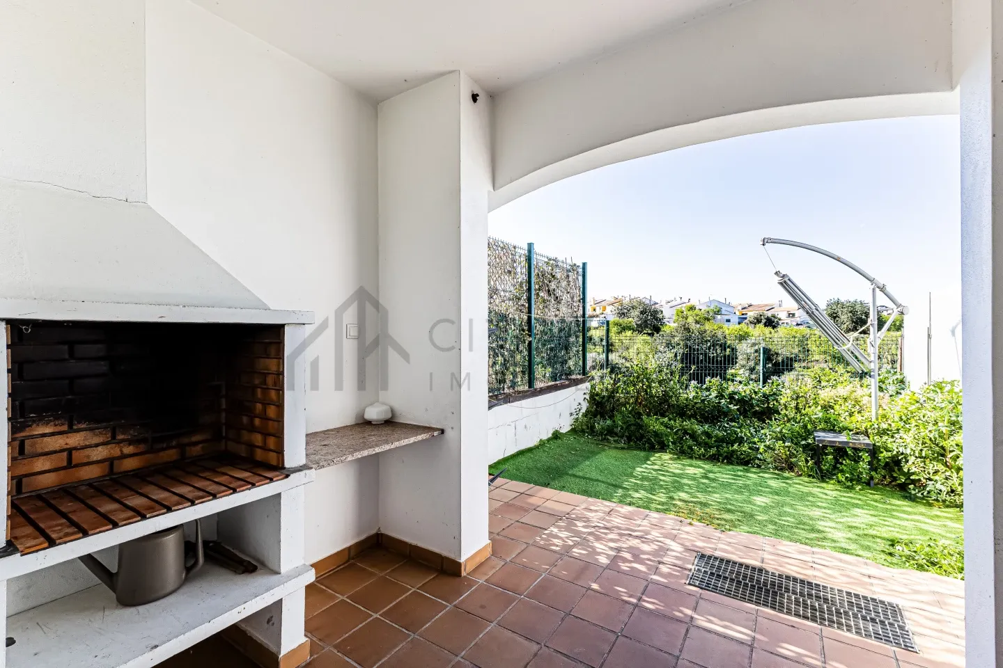 Expansive Albufeira Townhouse with Pool and Scenic Terraces - View image 15 of 31