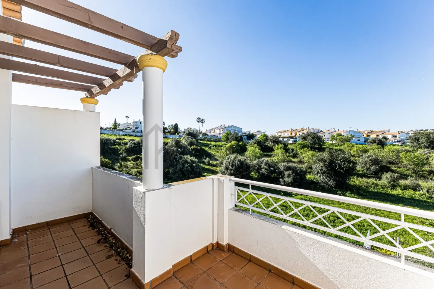 Expansive Albufeira Townhouse with Pool and Scenic Terraces - View image 21 of 31
