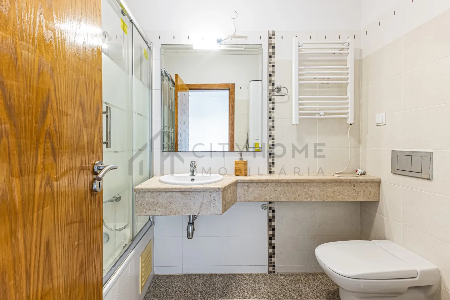 Expansive Albufeira Townhouse with Pool and Scenic Terraces - View image 24 of 31