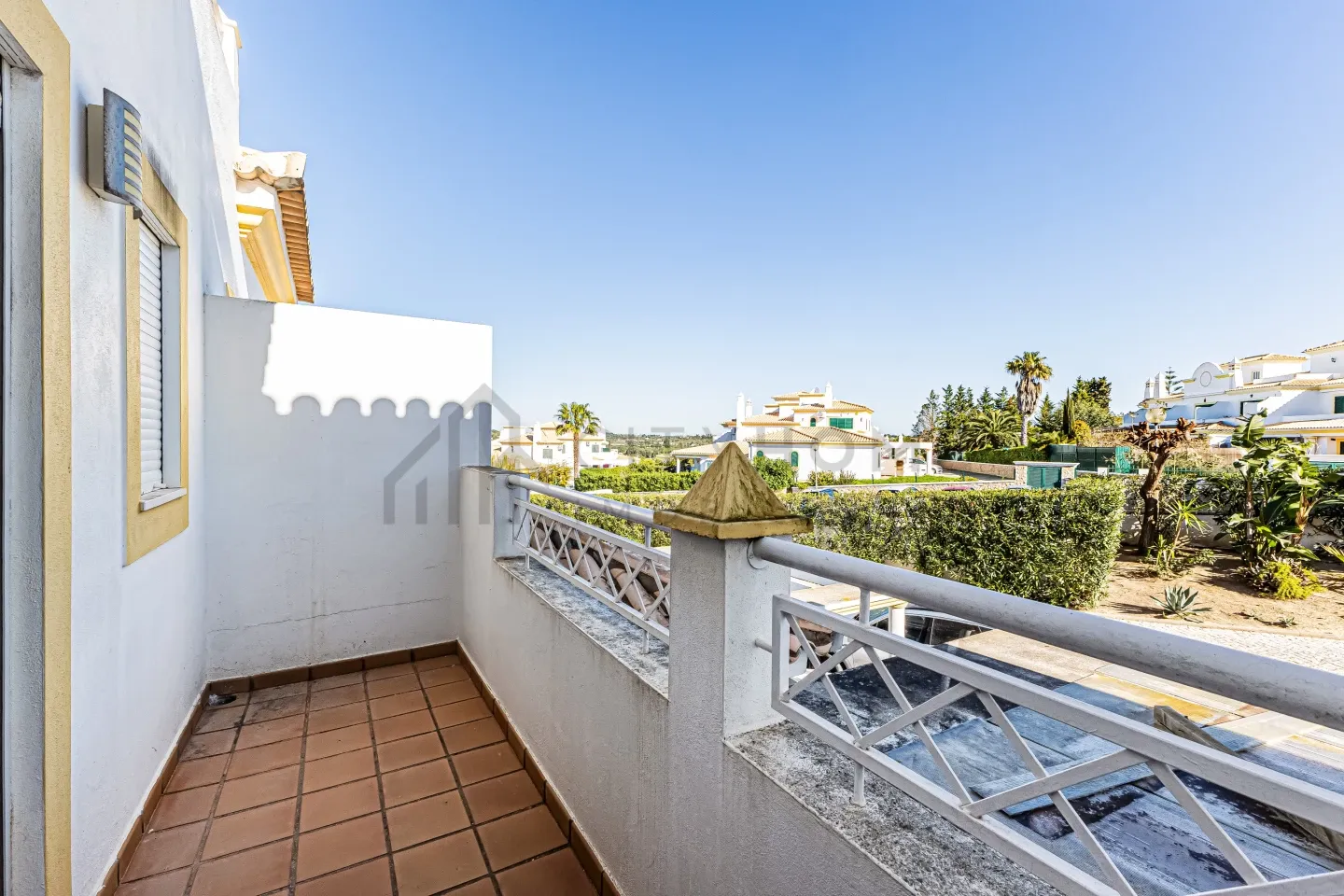 Expansive Albufeira Townhouse with Pool and Scenic Terraces - View image 25 of 31